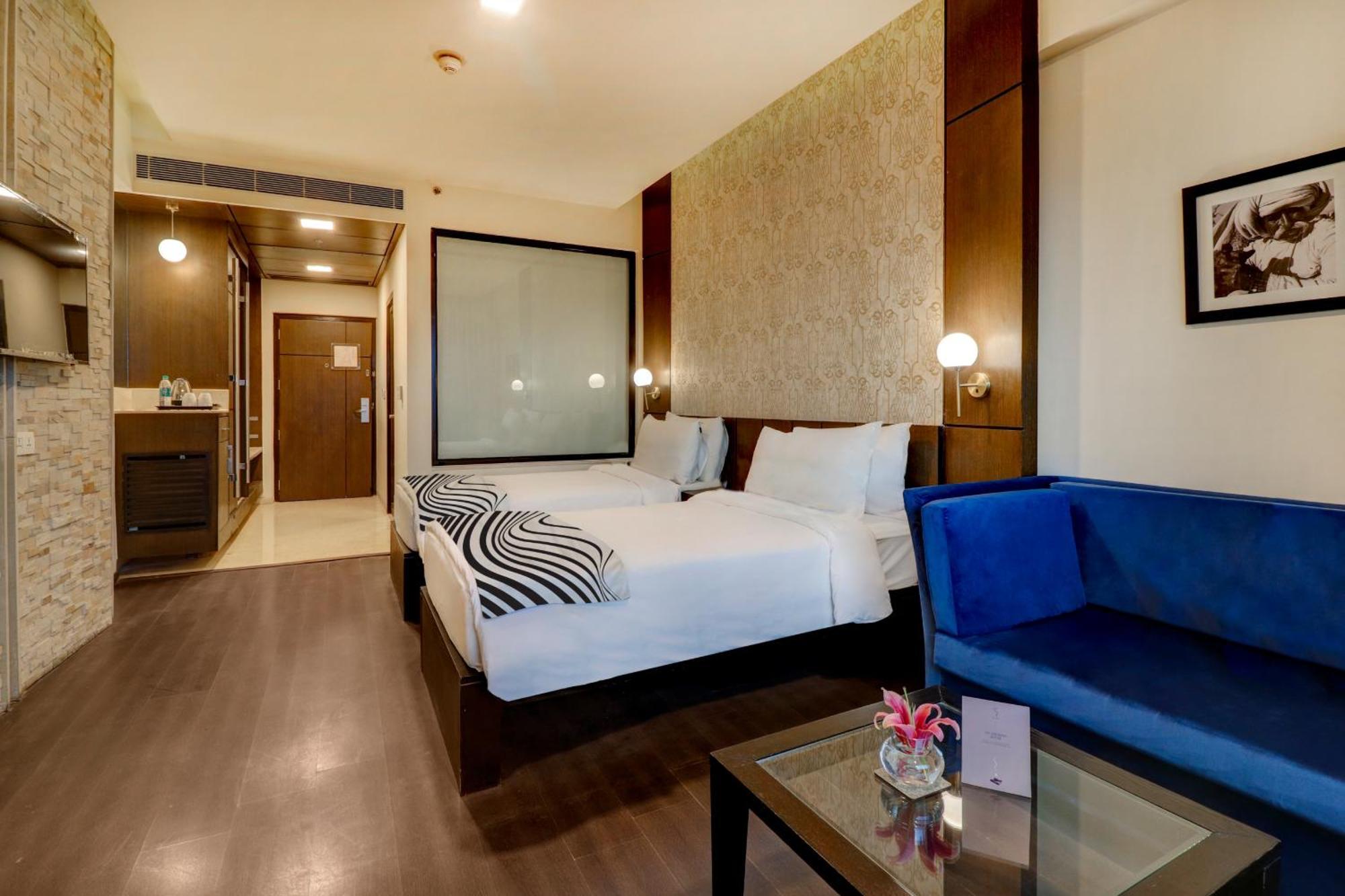 Sunday Hotel