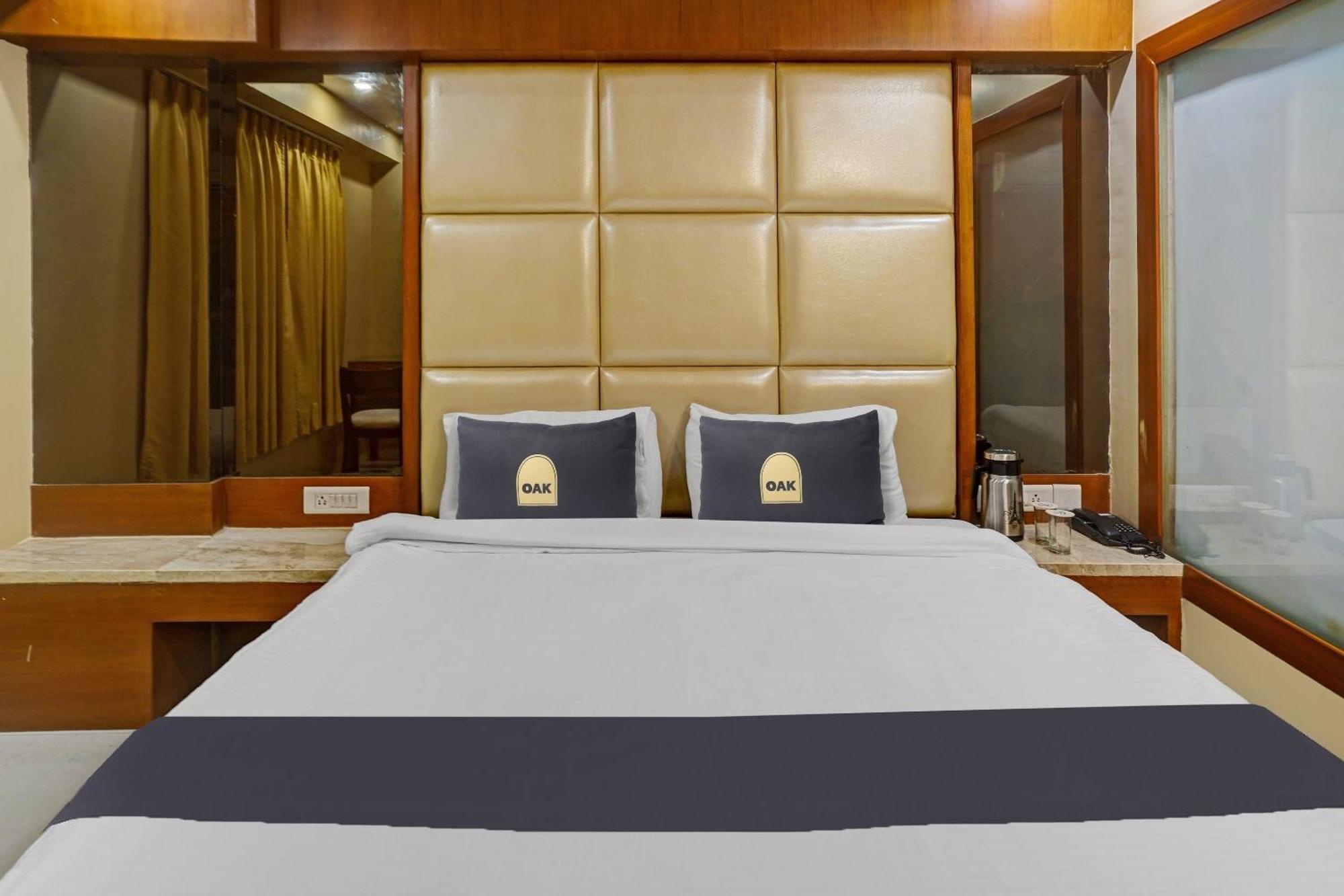 Hotel Super Oyo Townhouse Oak Vinnie