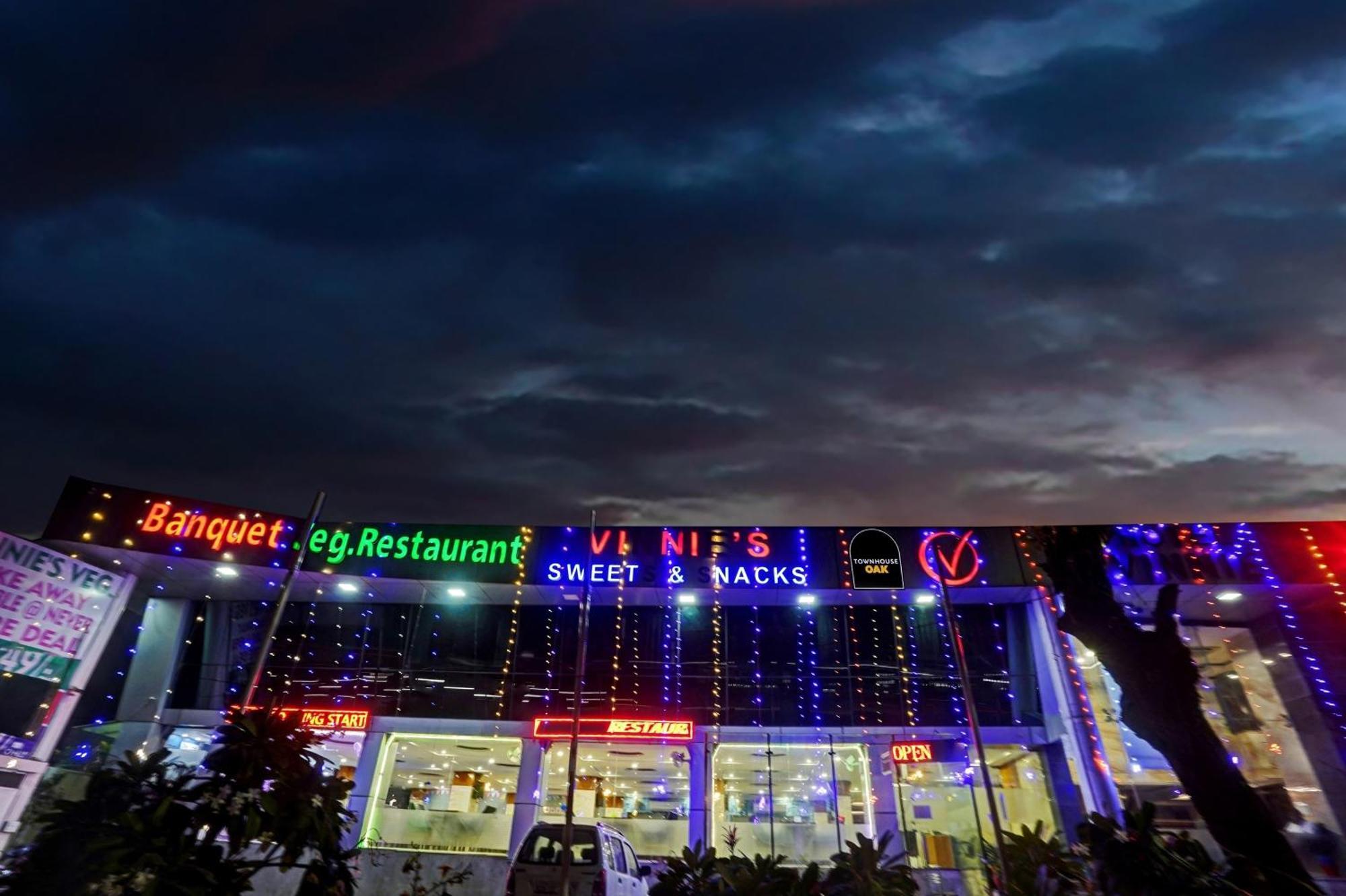 Super Oyo Townhouse Oak Vinnie Hotel Jaipur