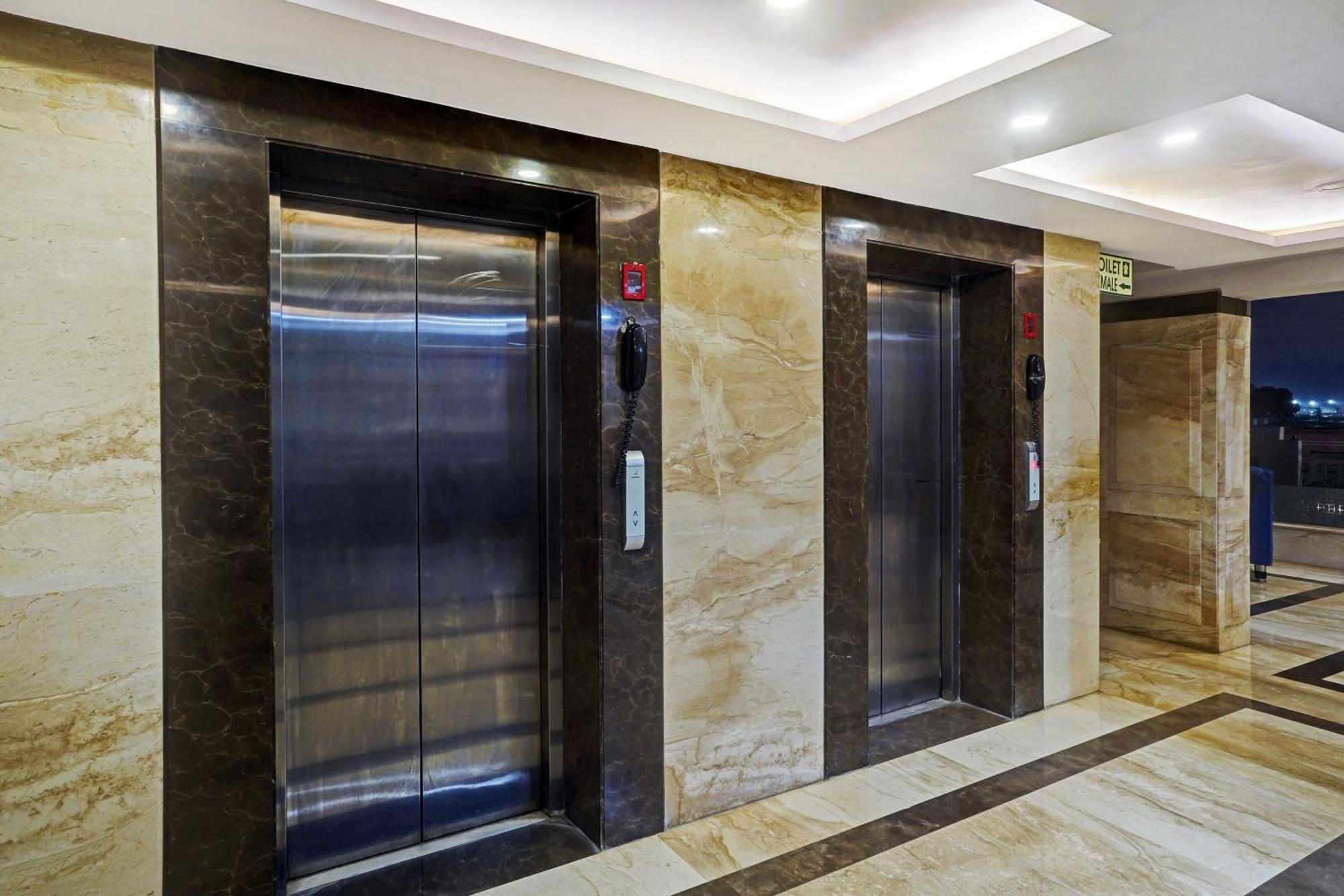 Hotel Super Oyo Townhouse Oak Vinnie Jaipur