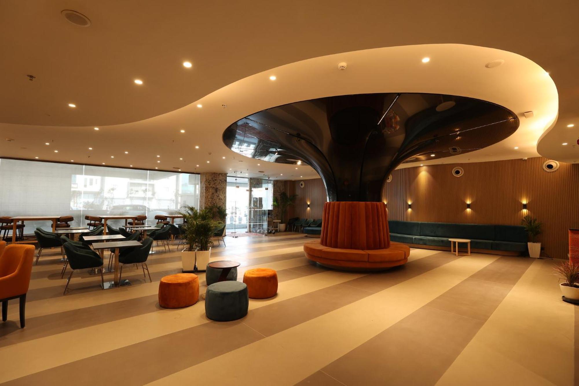 Express & Gopalpura Hotel 4*