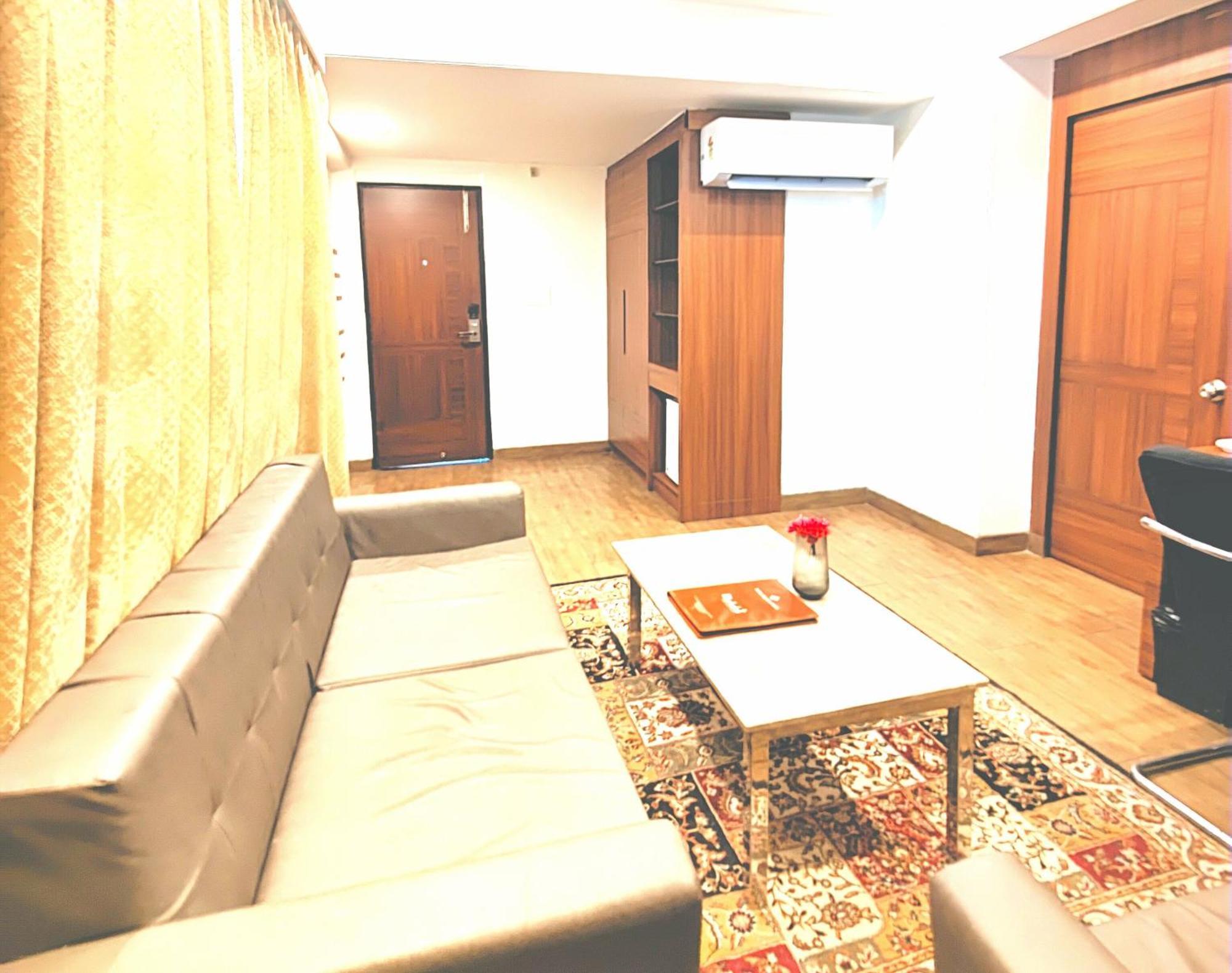 Indiana Pride Hotel 3*