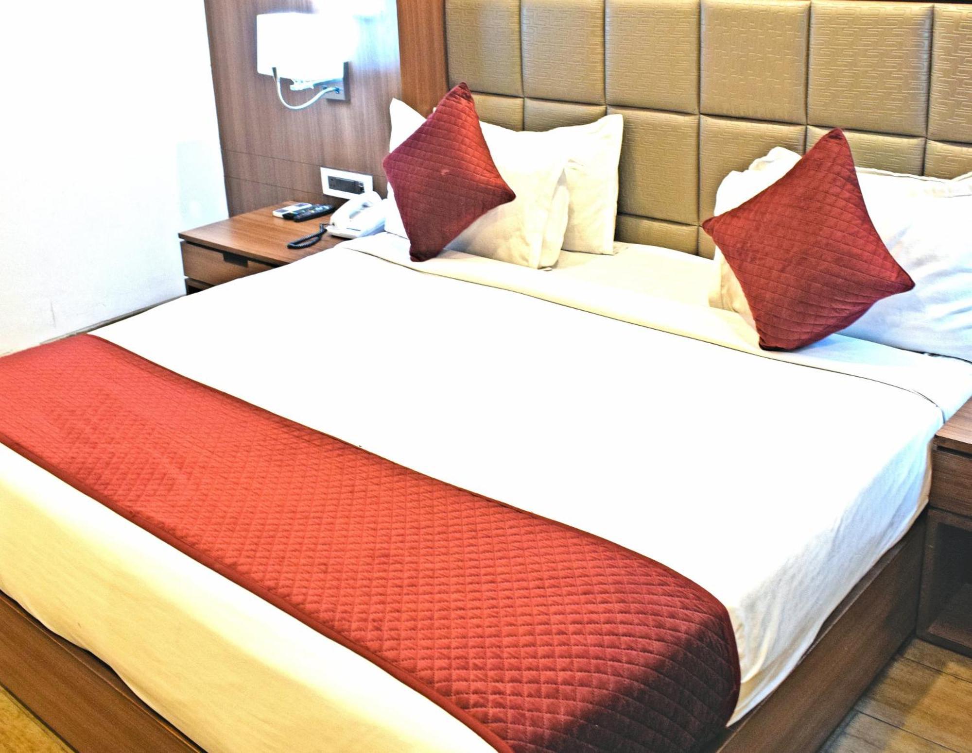 Hotel Indiana Pride 3*