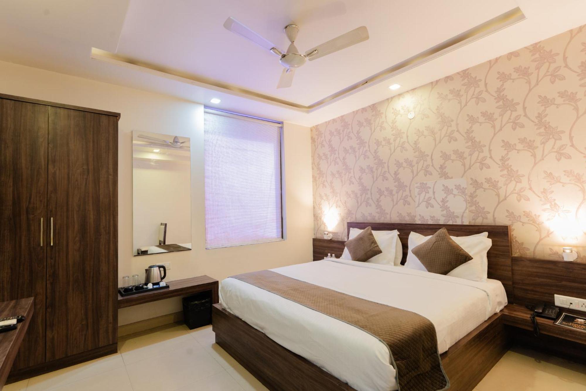 Signature Hotel