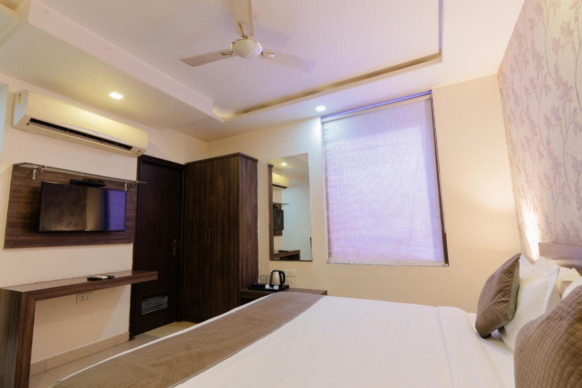Signature Hotel 3*