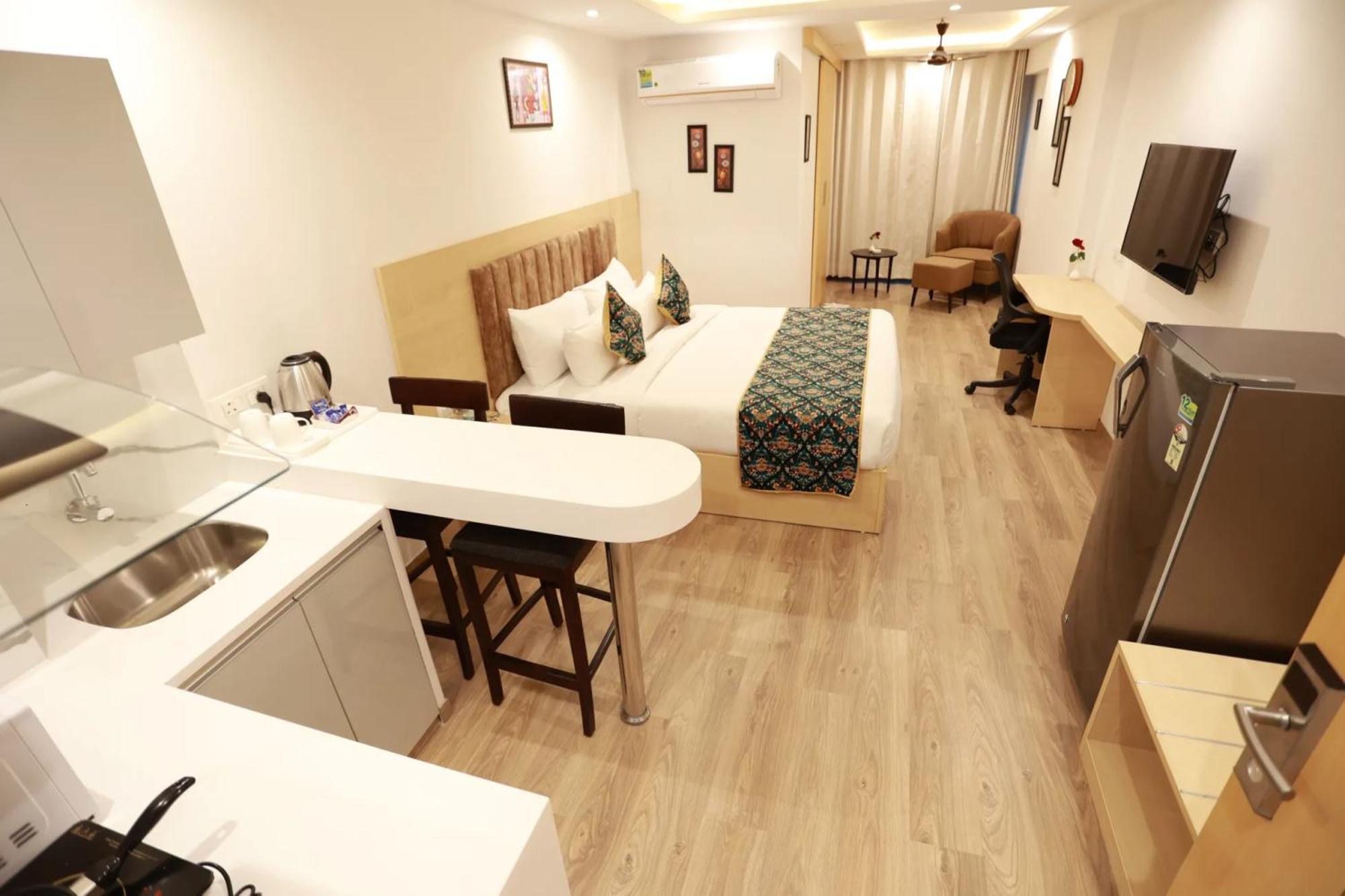 Diona Anukampa With Pool Apartment Jaipur