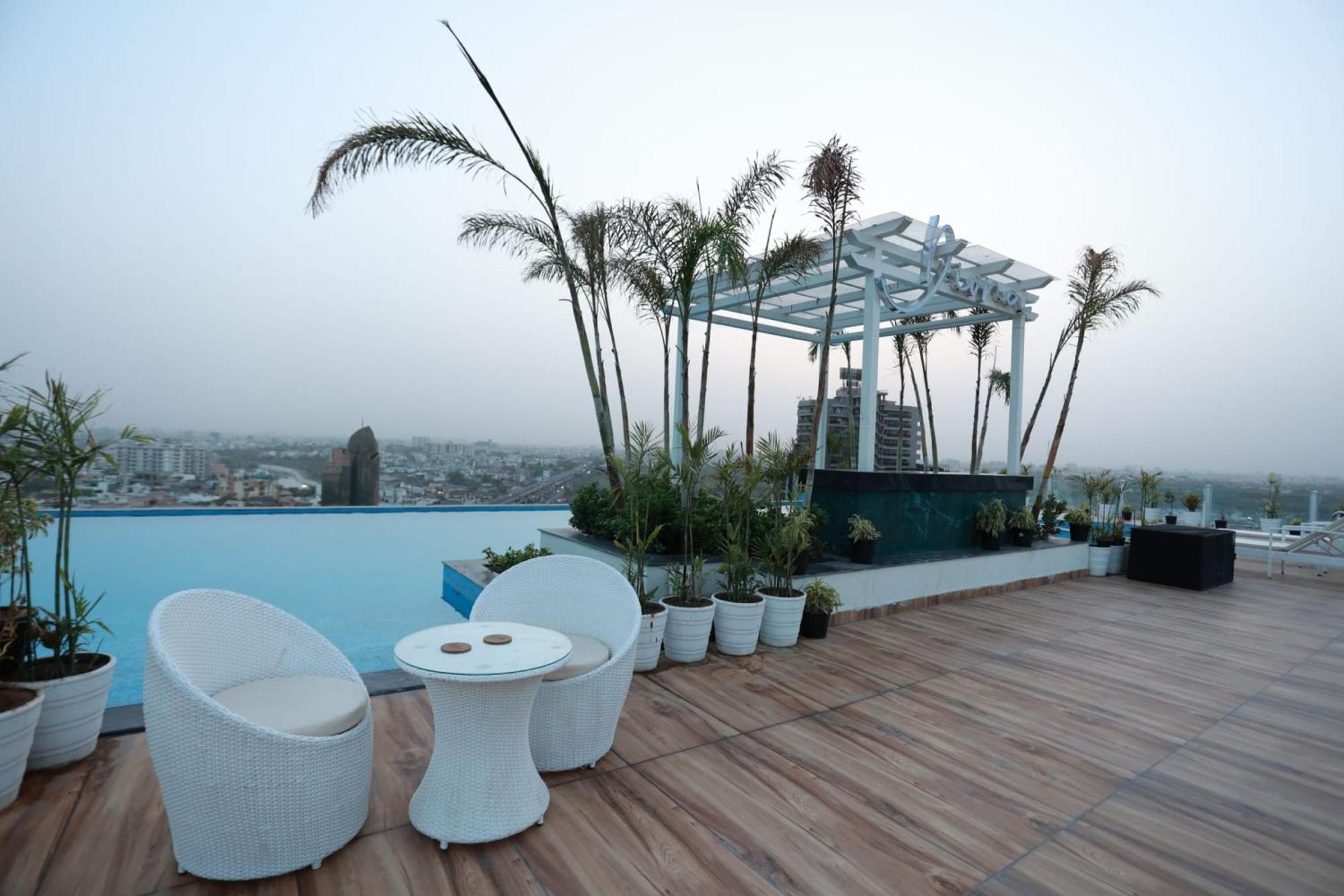 Apartment Diona Anukampa With Pool