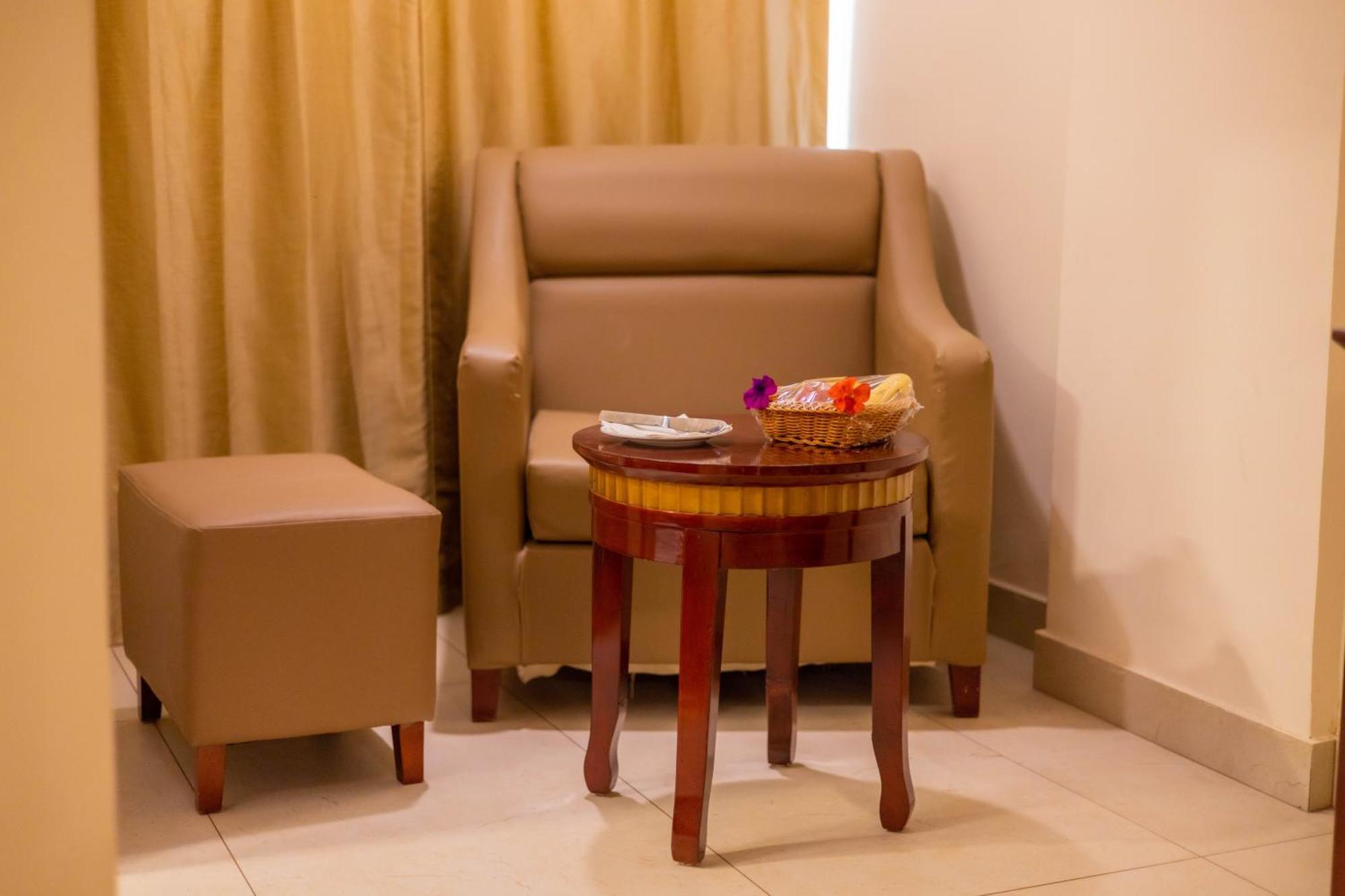 Crestmont Ashapurna Jaipur, Banipark Hotel Jaipur
