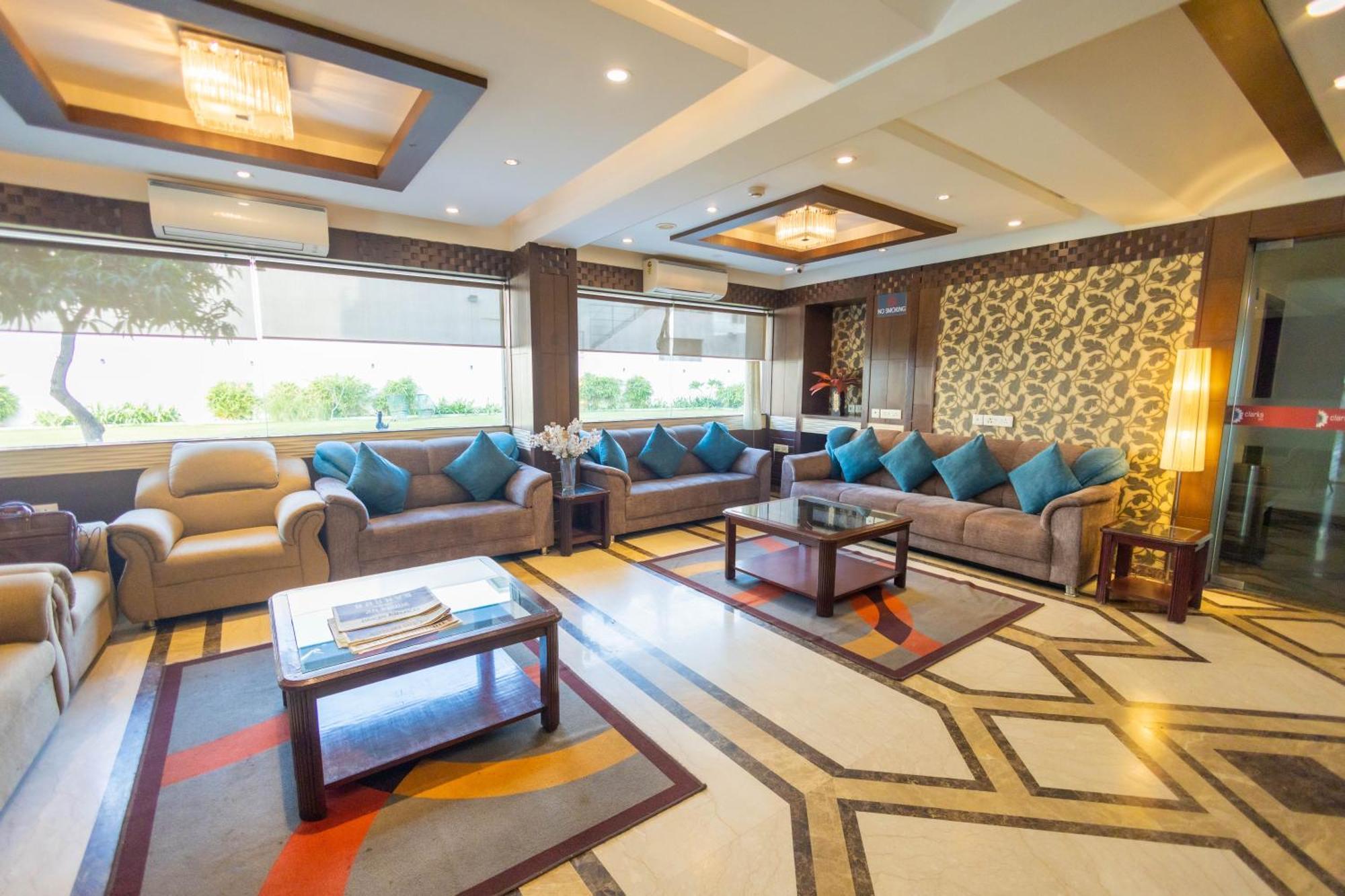 Crestmont Ashapurna Jaipur, Banipark Hotel