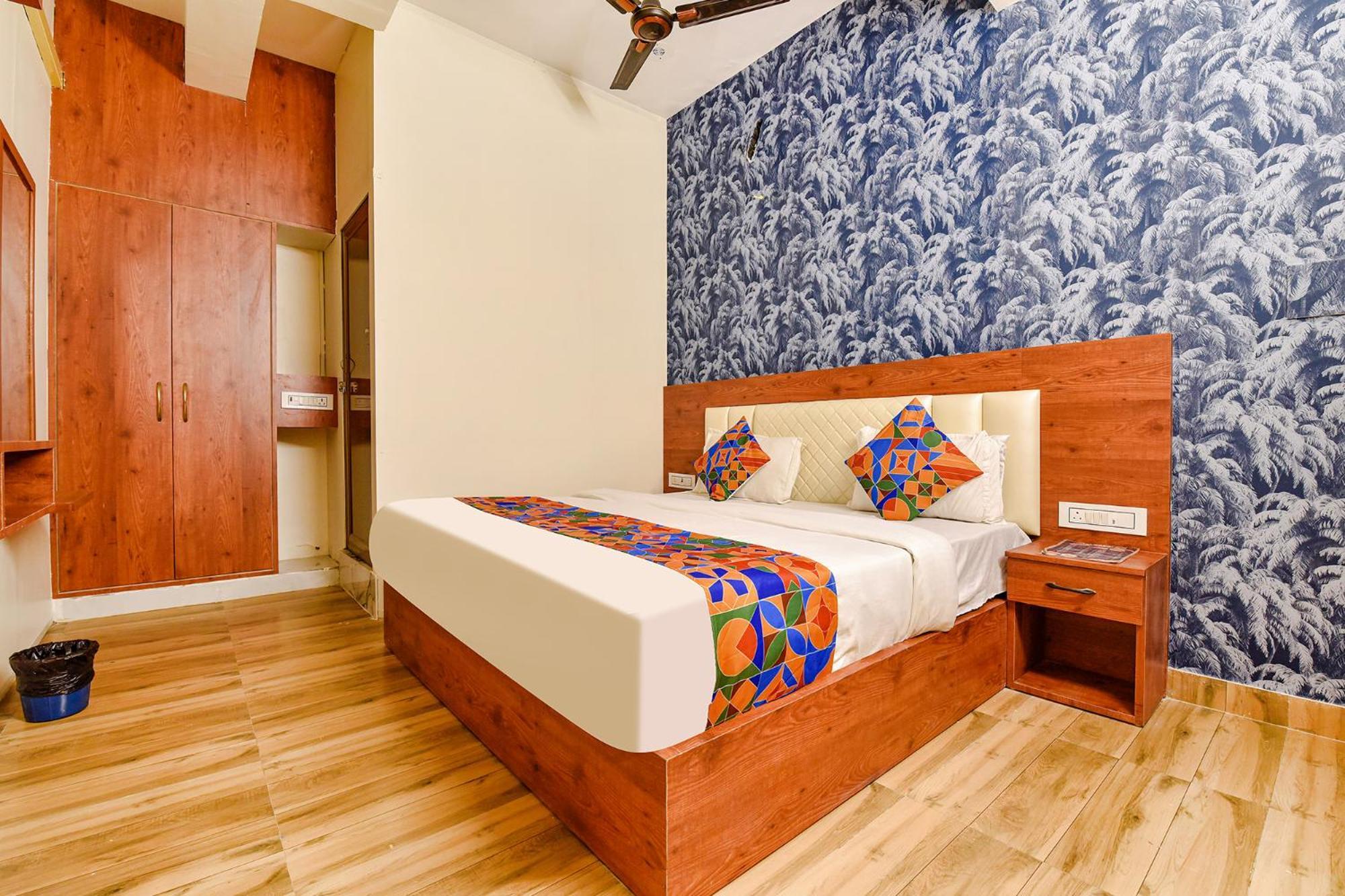 Hotel Fabexpress Royal Raj Jaipur