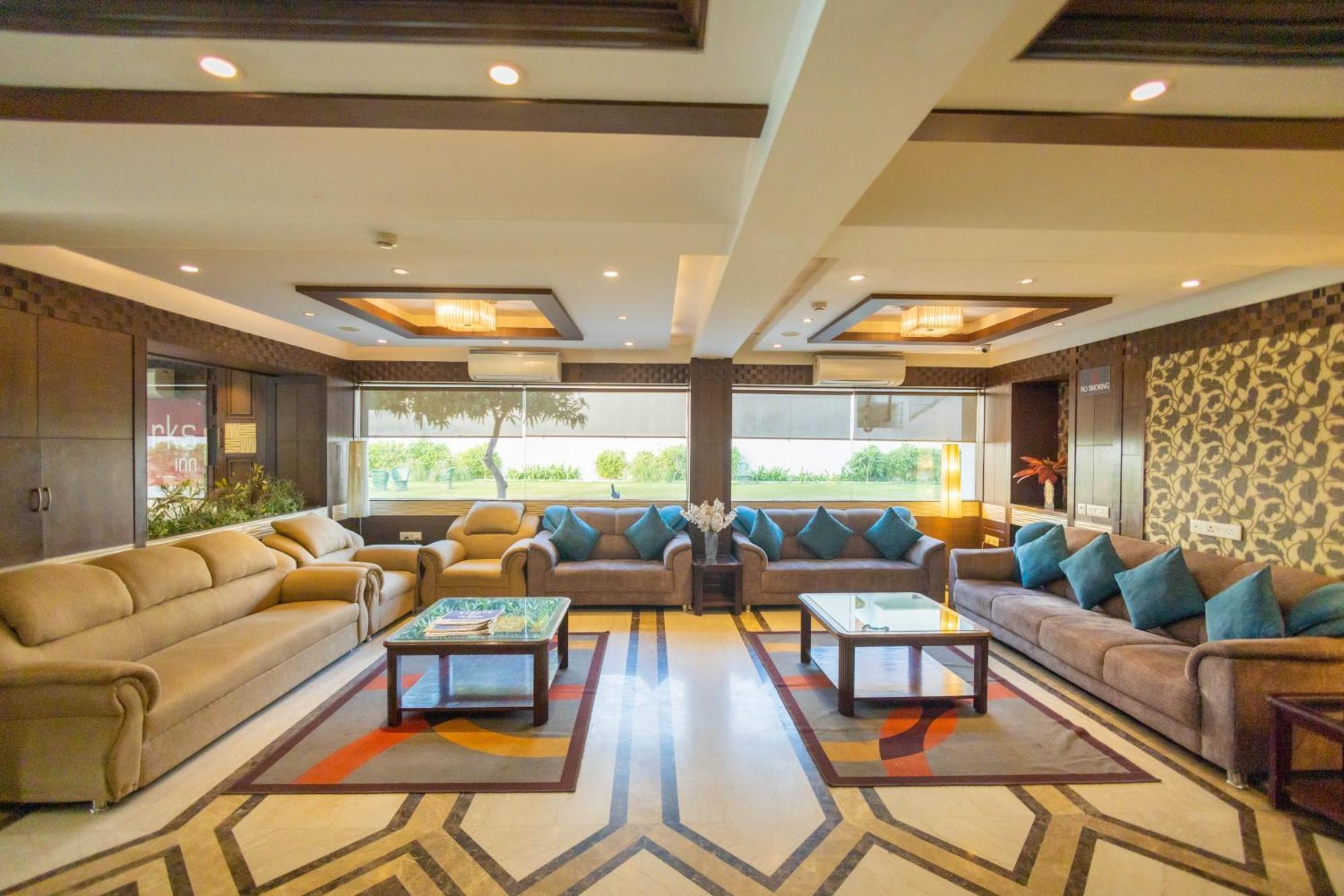 Crestmont Ashapurna Jaipur, Banipark Hotel