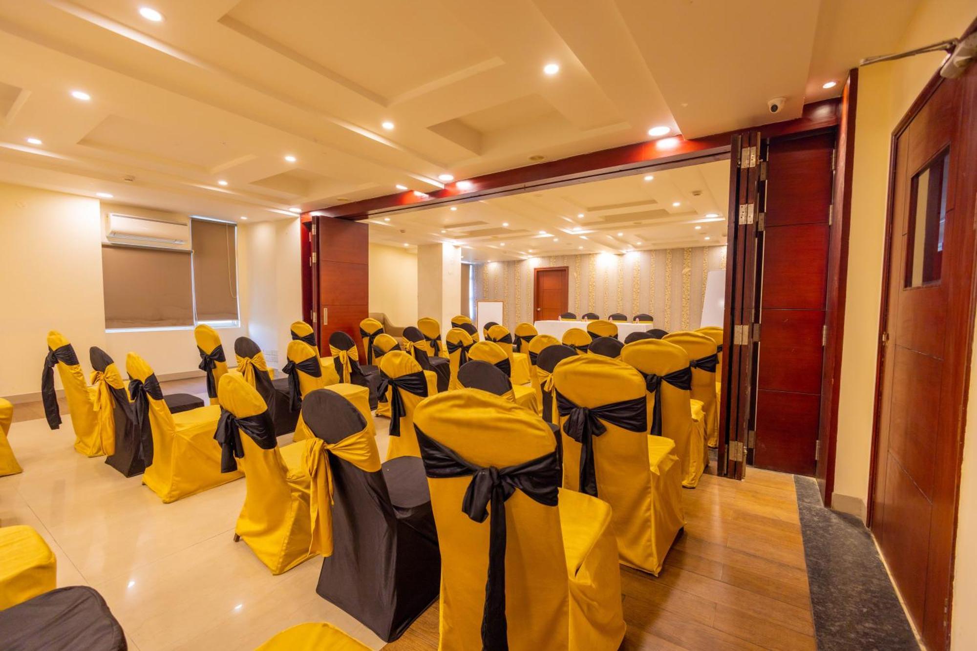 Crestmont Ashapurna Jaipur, Banipark Hotel 3*