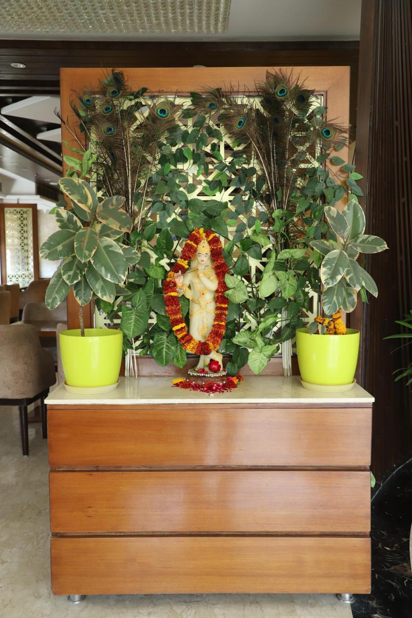 Dvij Hotel