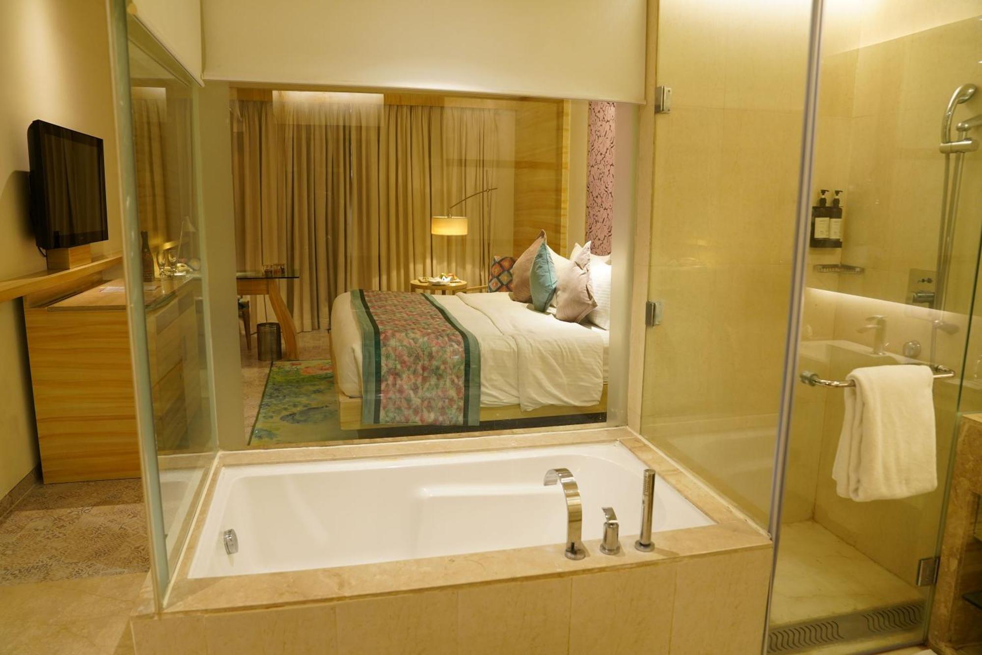 Hotel Royal Orchid Jaipur, Tonk Road 5*