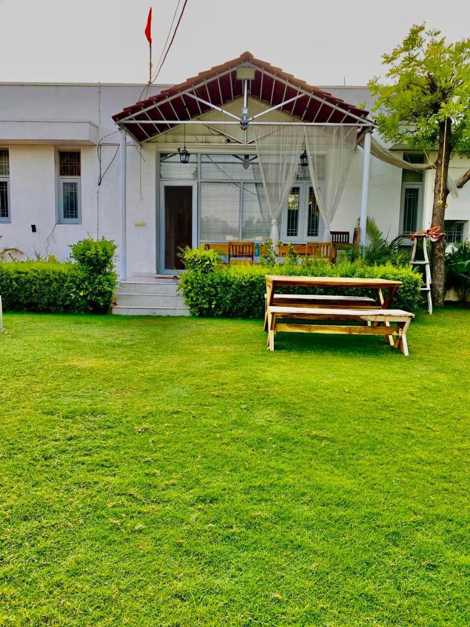 Solanki Farms & Pool Garden Fully Private Villa