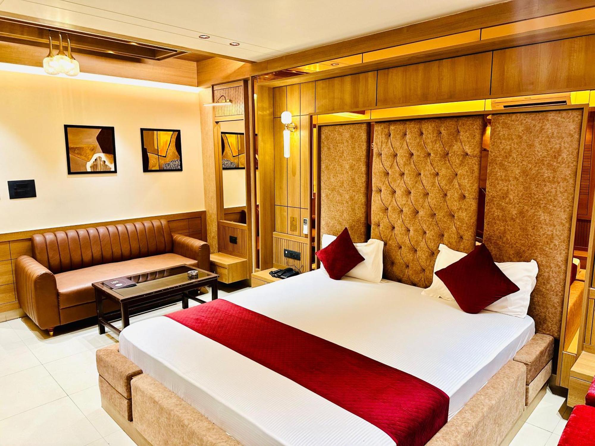 Safari Hotel