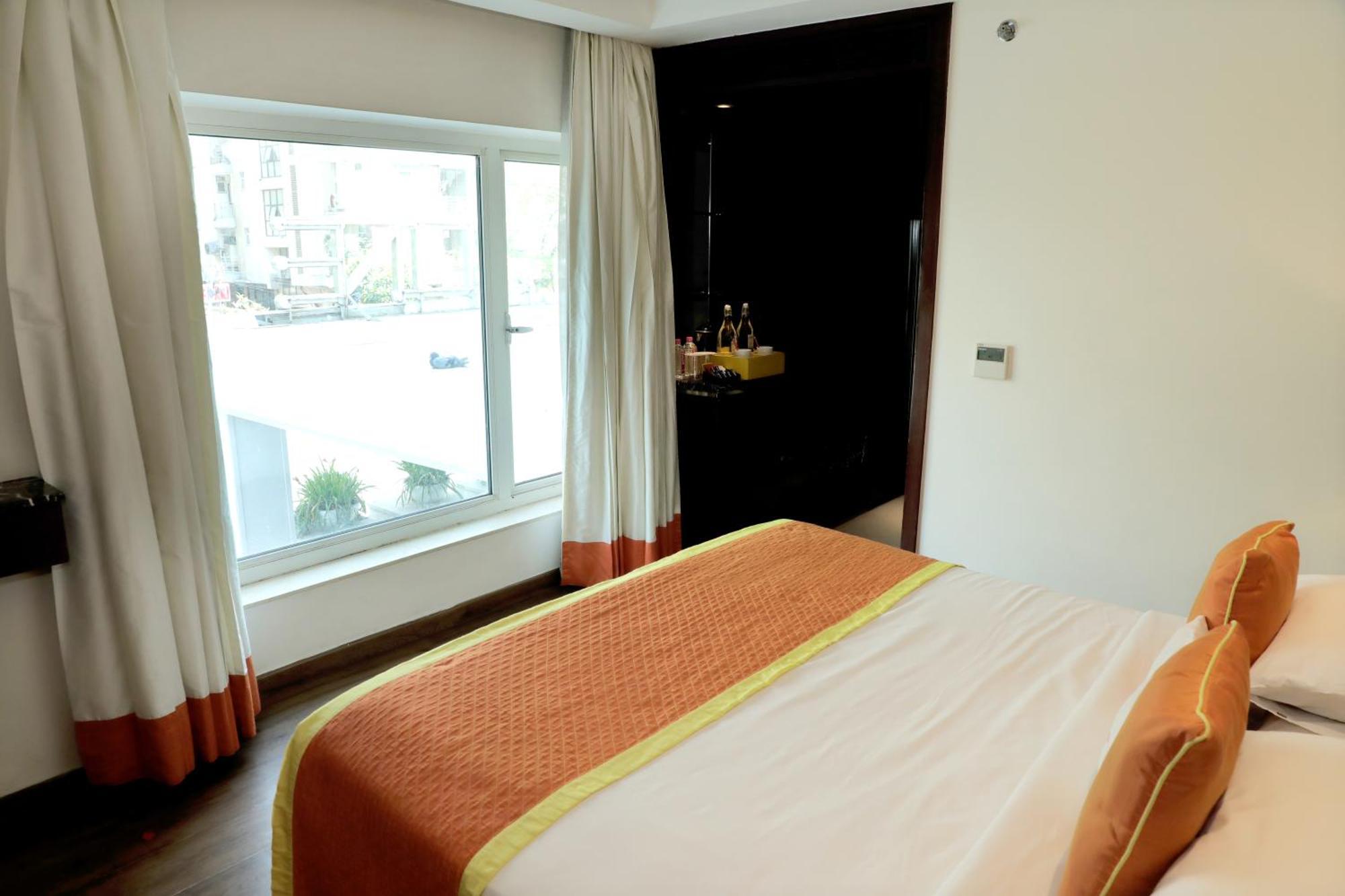 Hotel Zone By The Park , Bani Park 4*