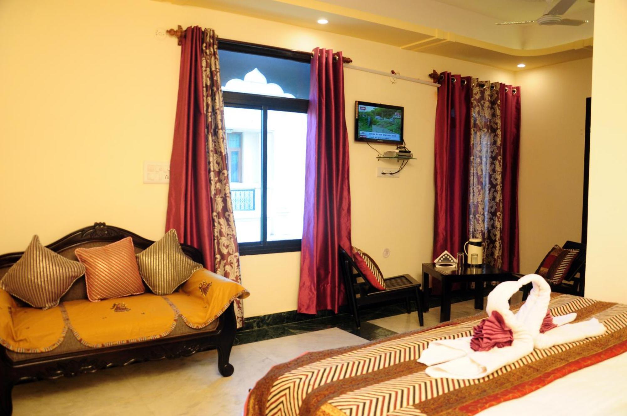 Nahar Singh Haveli 3*