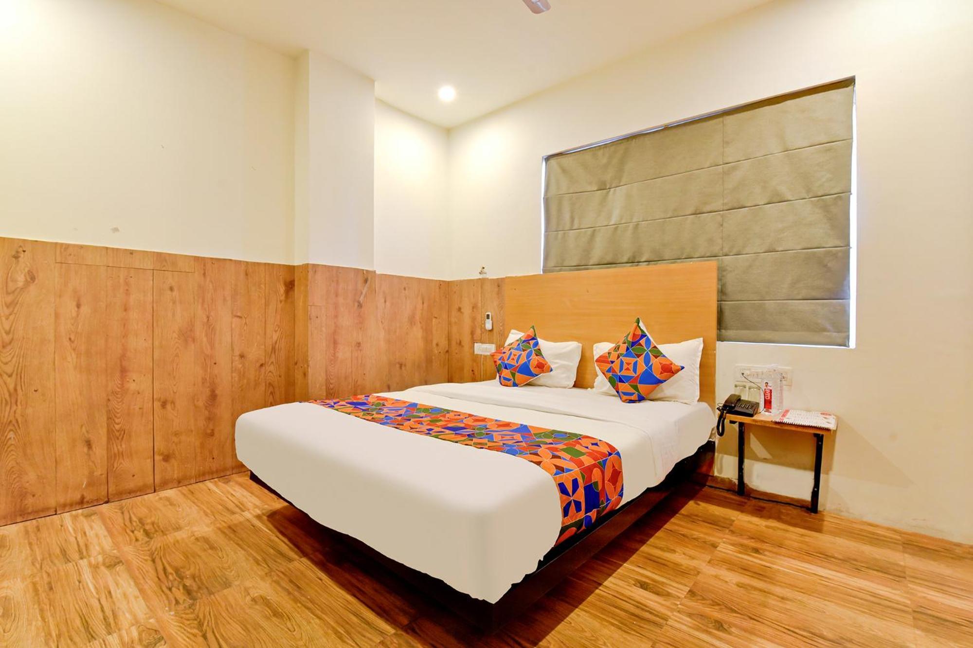 Hotel Super Townhouse 79651 Townhouse Oth Buddhi
