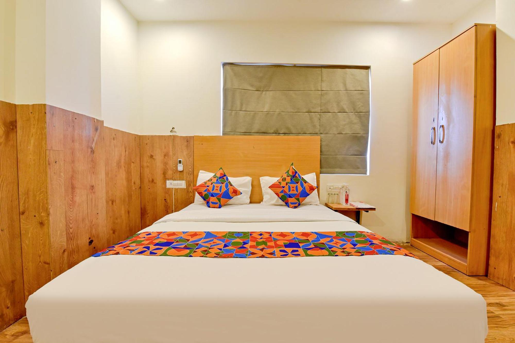 Hotel Super Townhouse 79651 Townhouse Oth Buddhi 3*