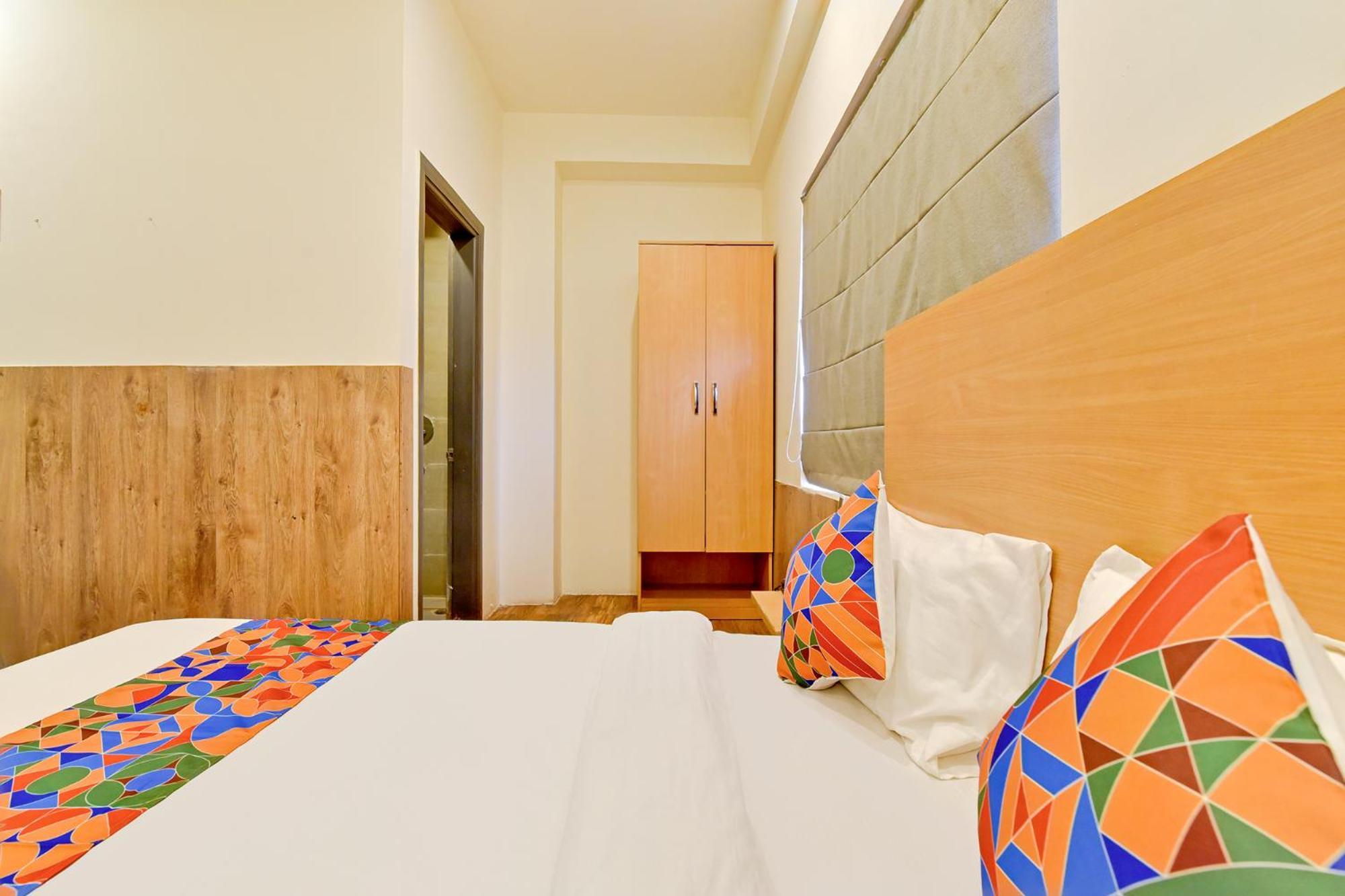Super Townhouse 79651 Townhouse Oth Buddhi Hotel