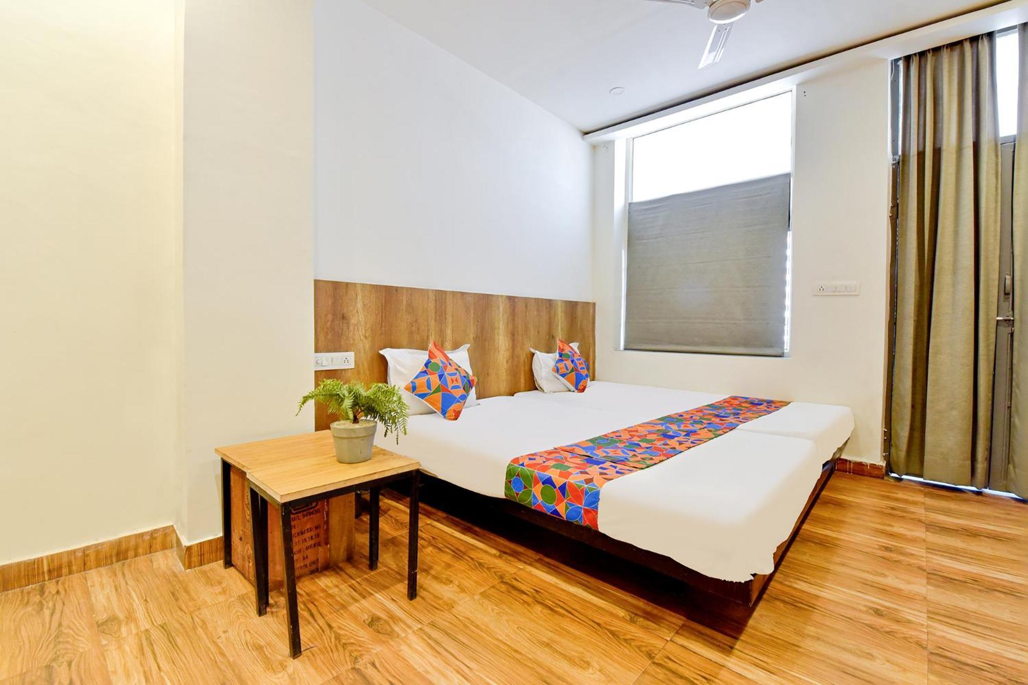 Super Townhouse 79651 Townhouse Oth Buddhi Hotel 3*