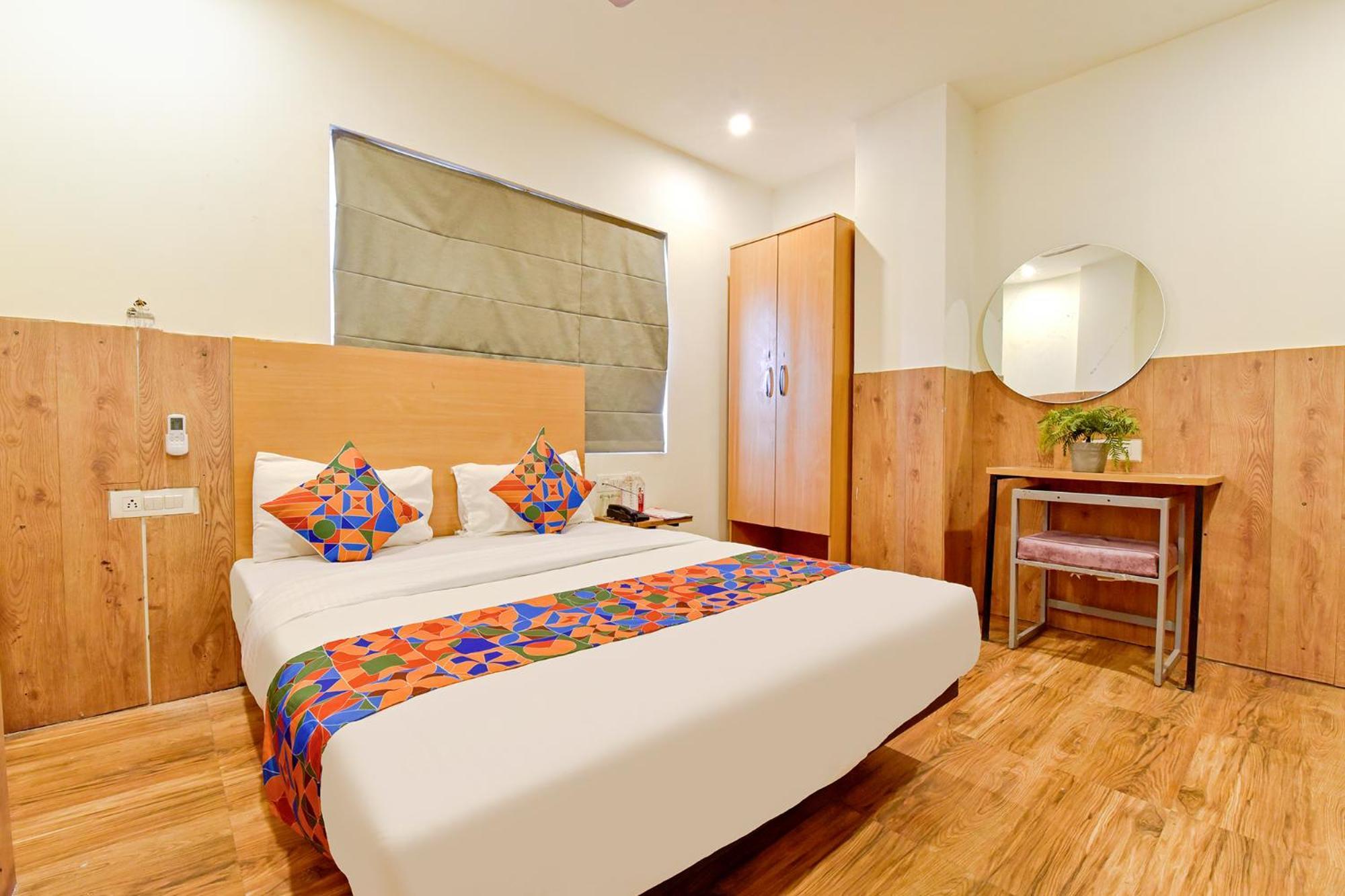 Super Townhouse 79651 Townhouse Oth Buddhi Hotel 3*