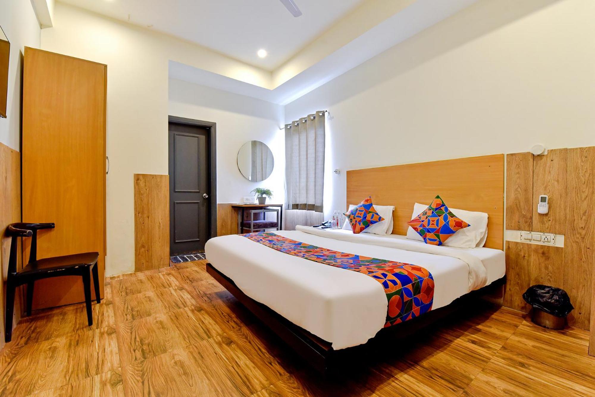 Super Townhouse 79651 Townhouse Oth Buddhi Hotel