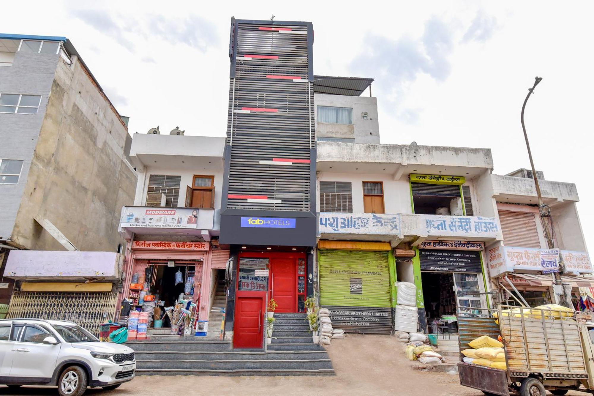 Super Townhouse 79651 Townhouse Oth Buddhi Hotel 3*