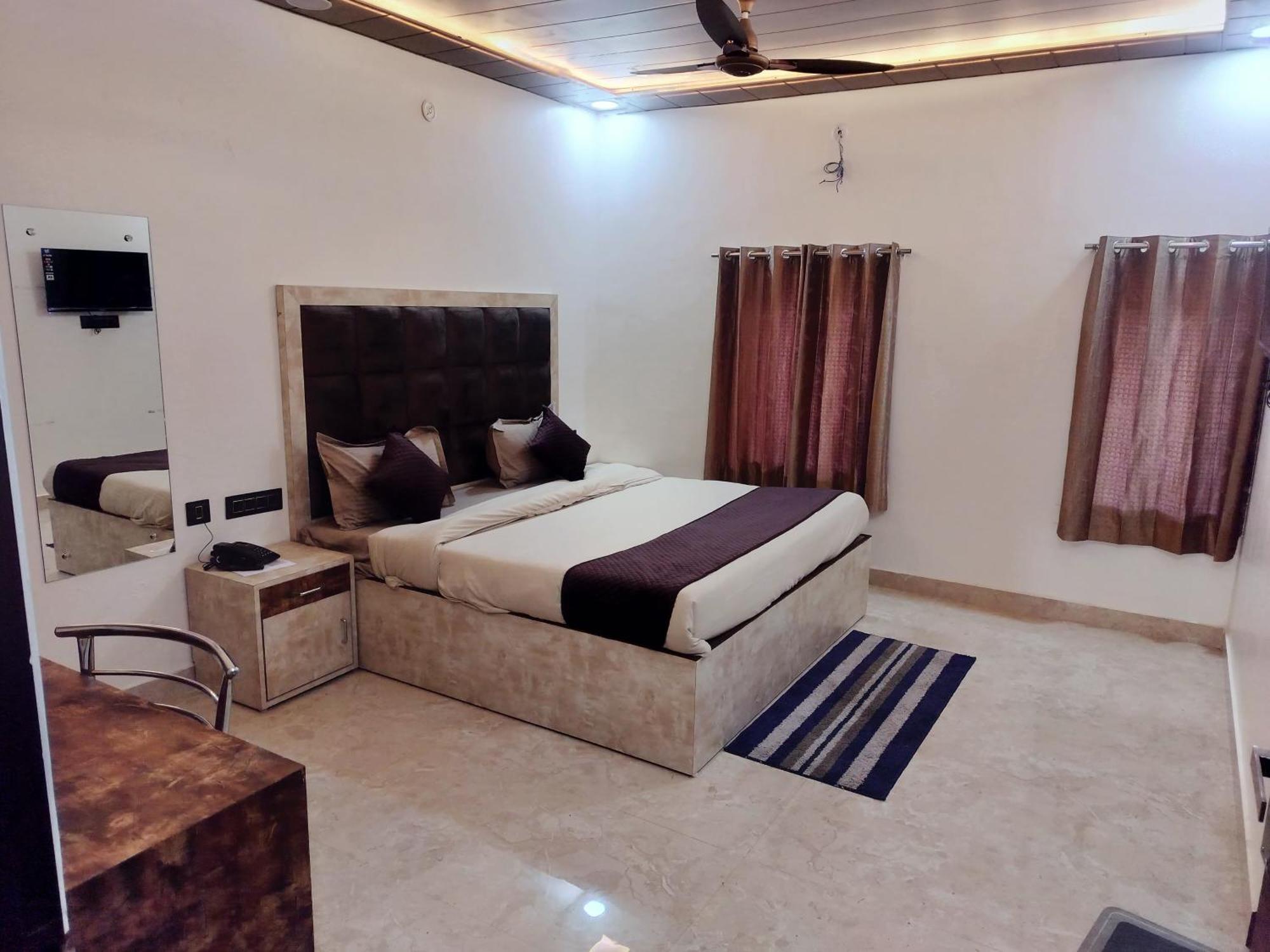 Govindam Royal Hotel 2*