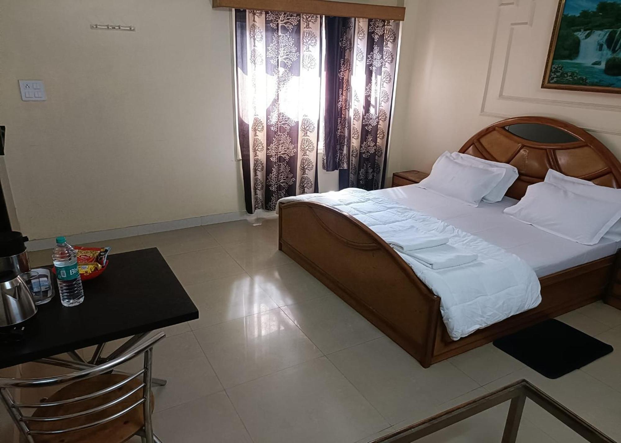 Purohit Hotel 4*