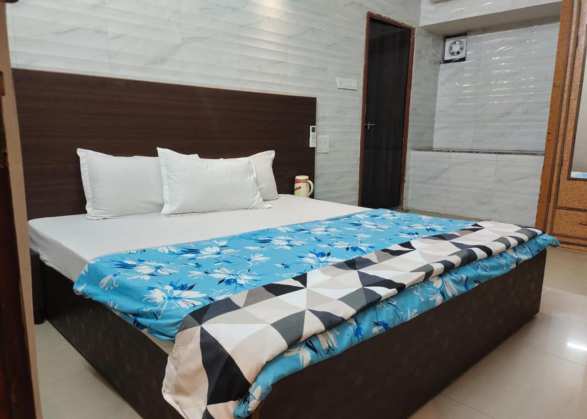 Purohit Hotel