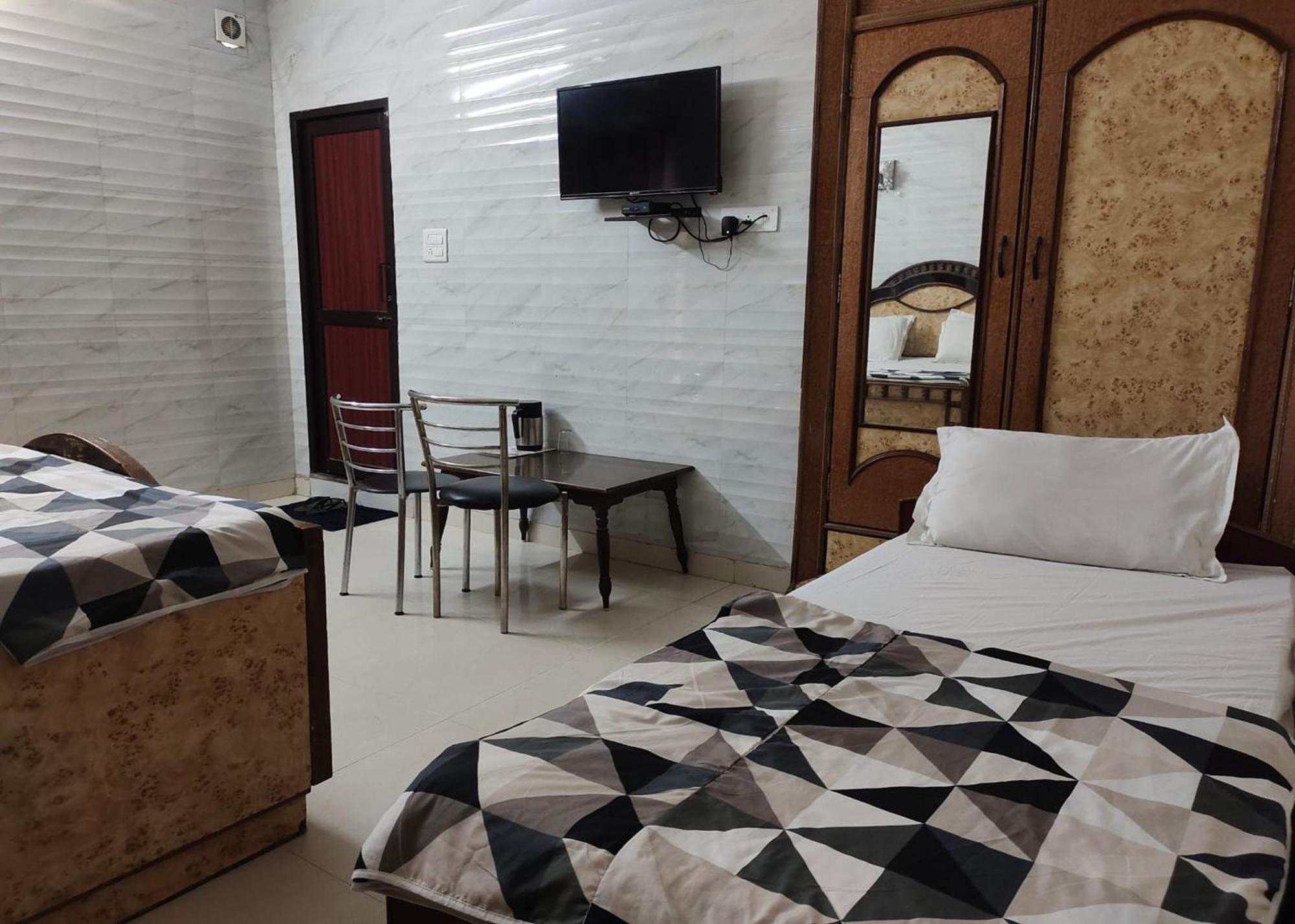 Purohit Hotel 4*