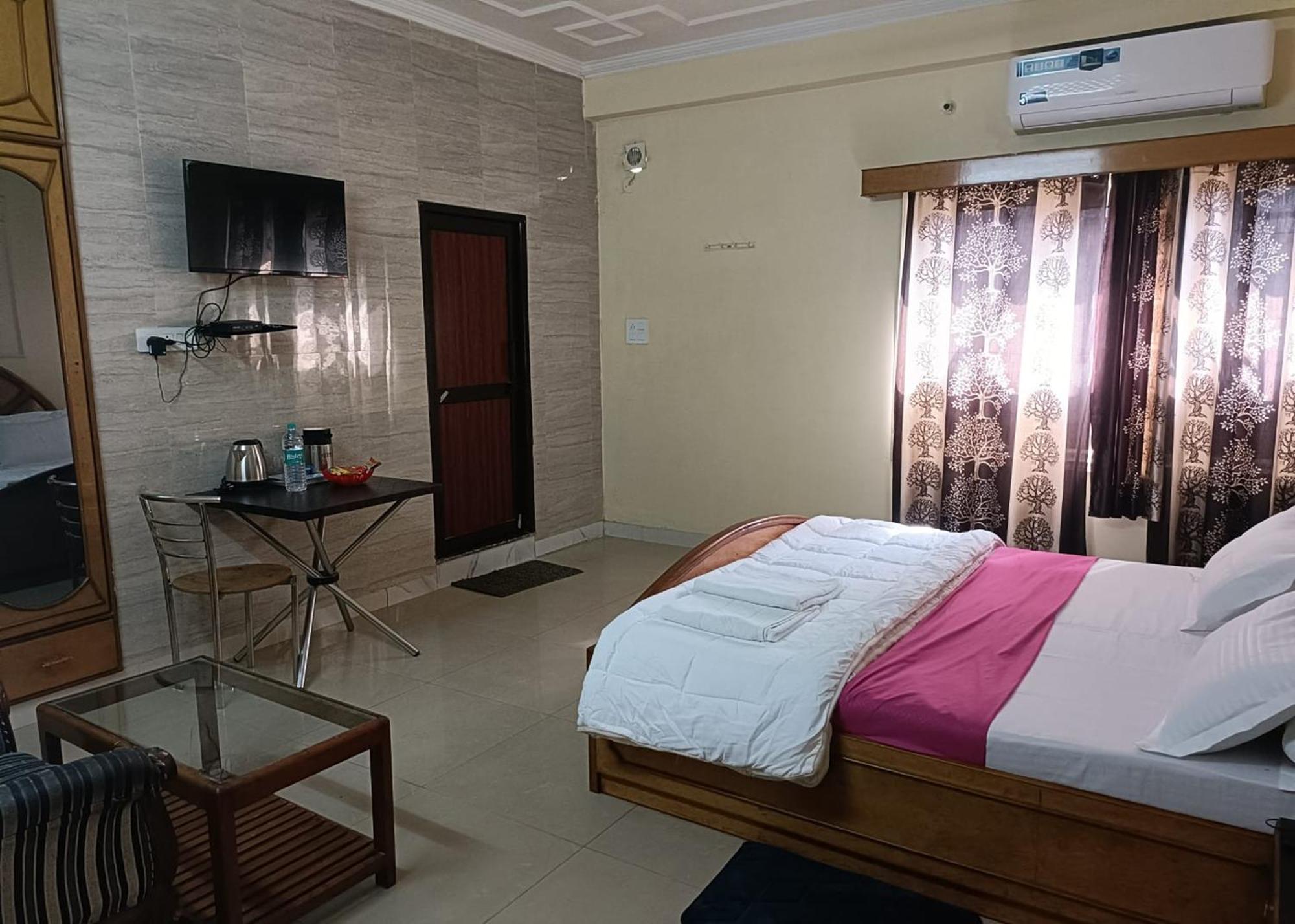 Purohit Hotel 4*
