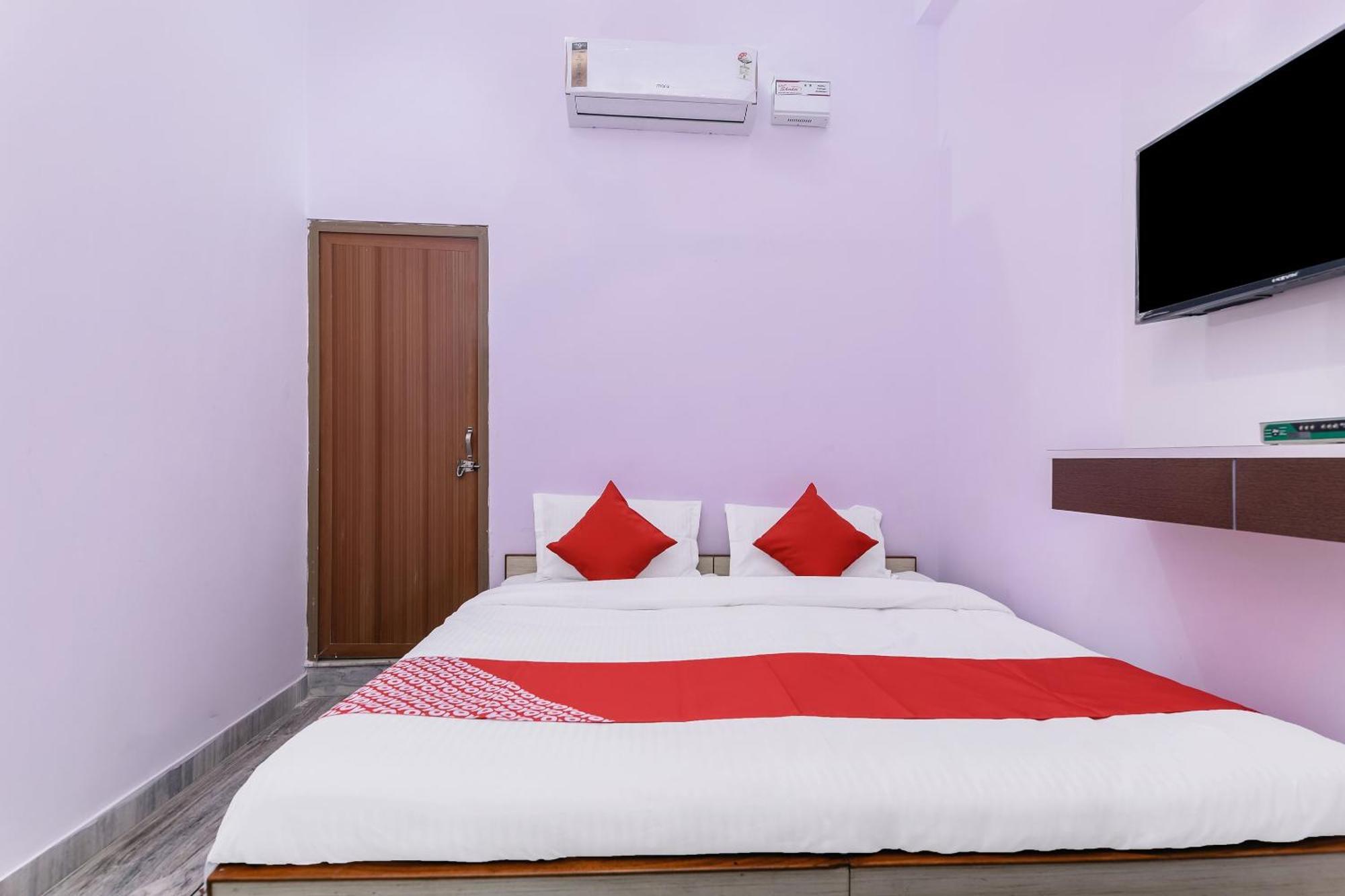 Oyo Flagship 30930 Hotel 4*