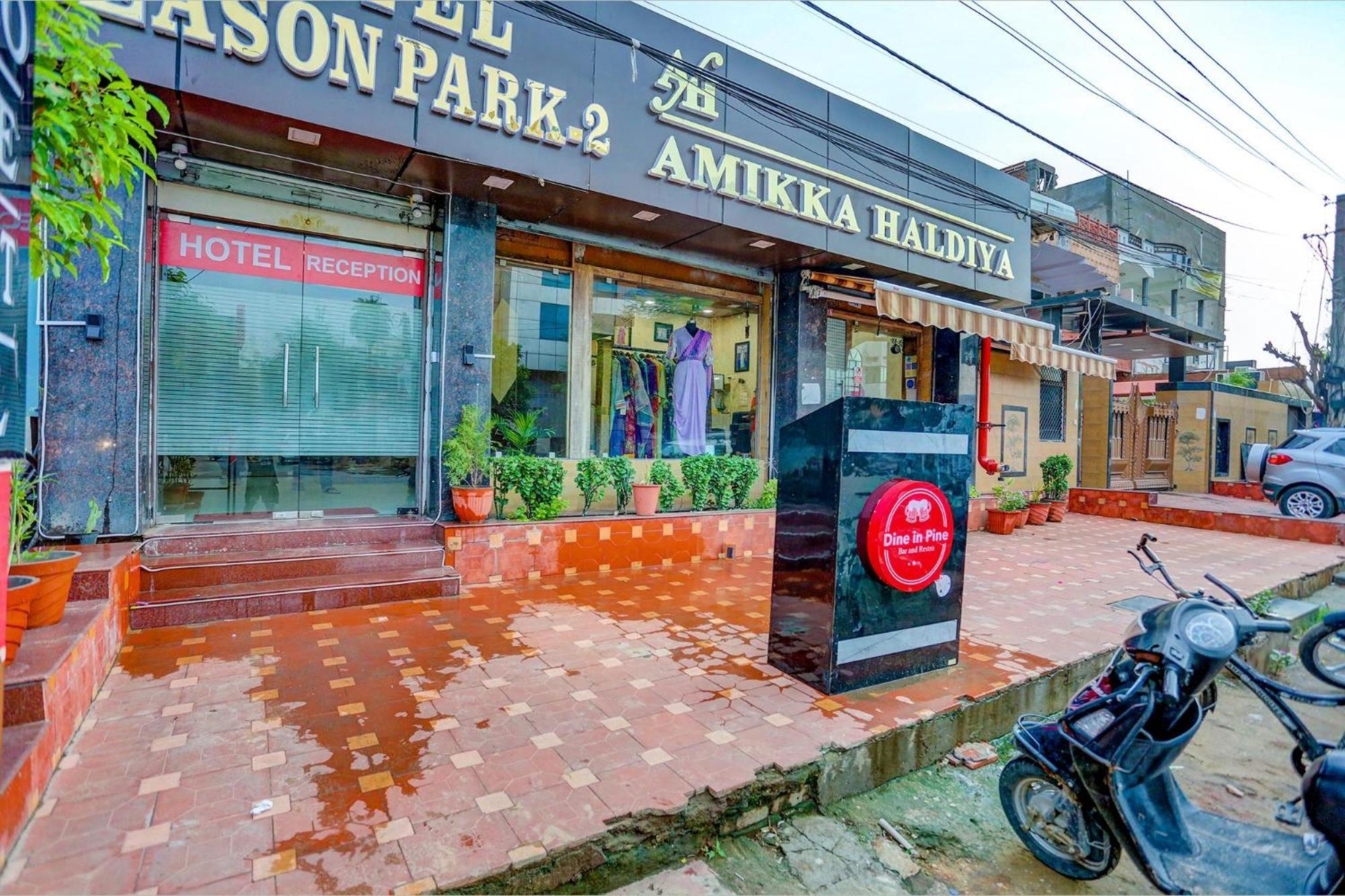 Fabhotel Season Park 2