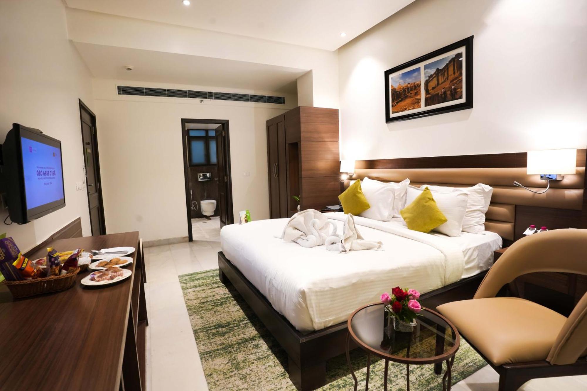 Hotel Leisure Grand Chanakya 4*