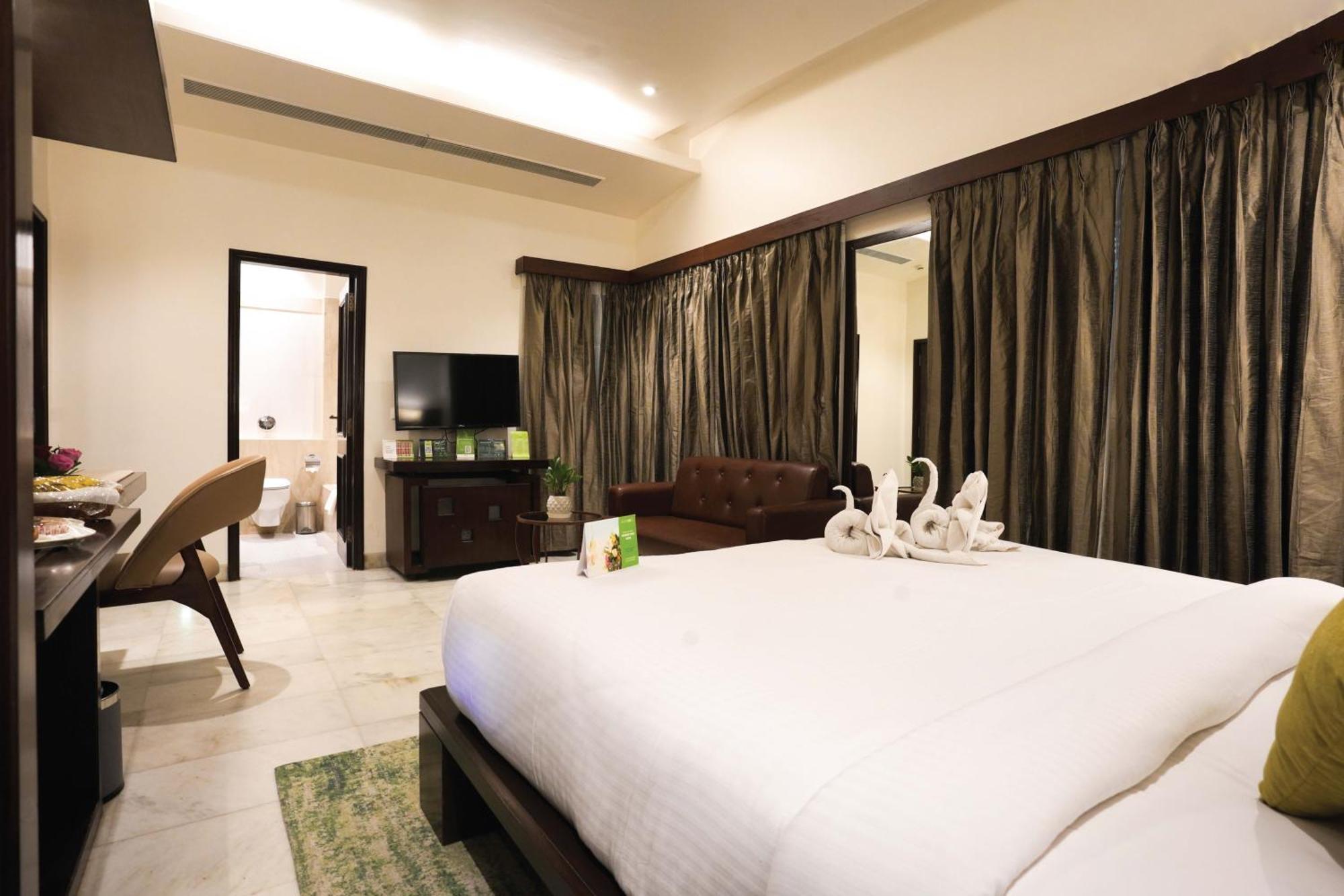 Hotel Leisure Grand Chanakya Jaipur