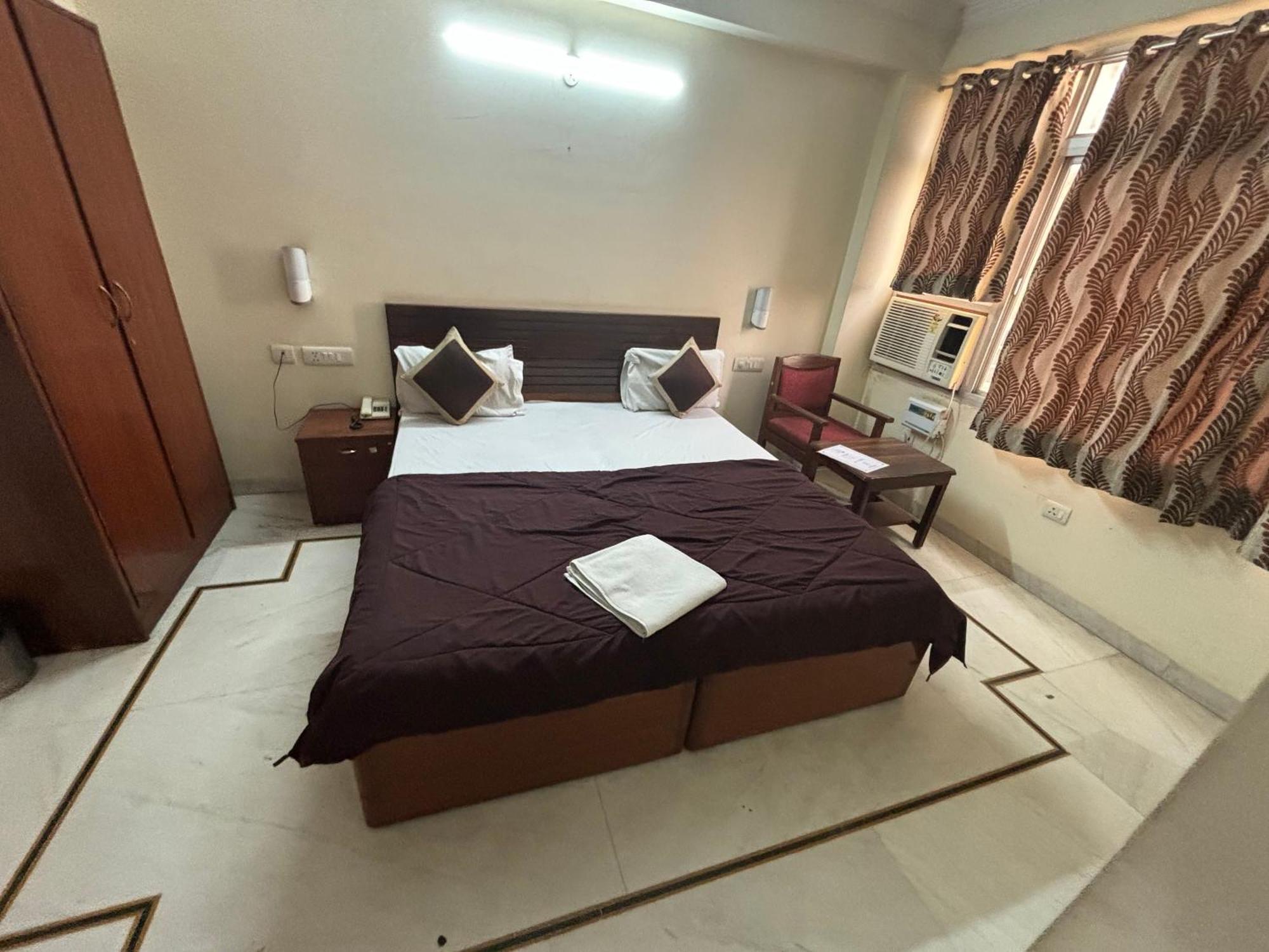 Hotel Siddhi Vinayak Station Road