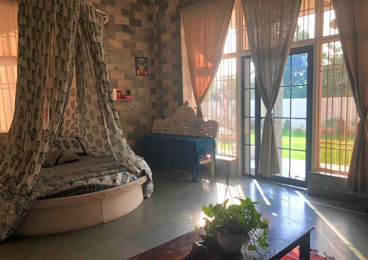 Lush Retreat Private Pool & Garden Villa, Guest house