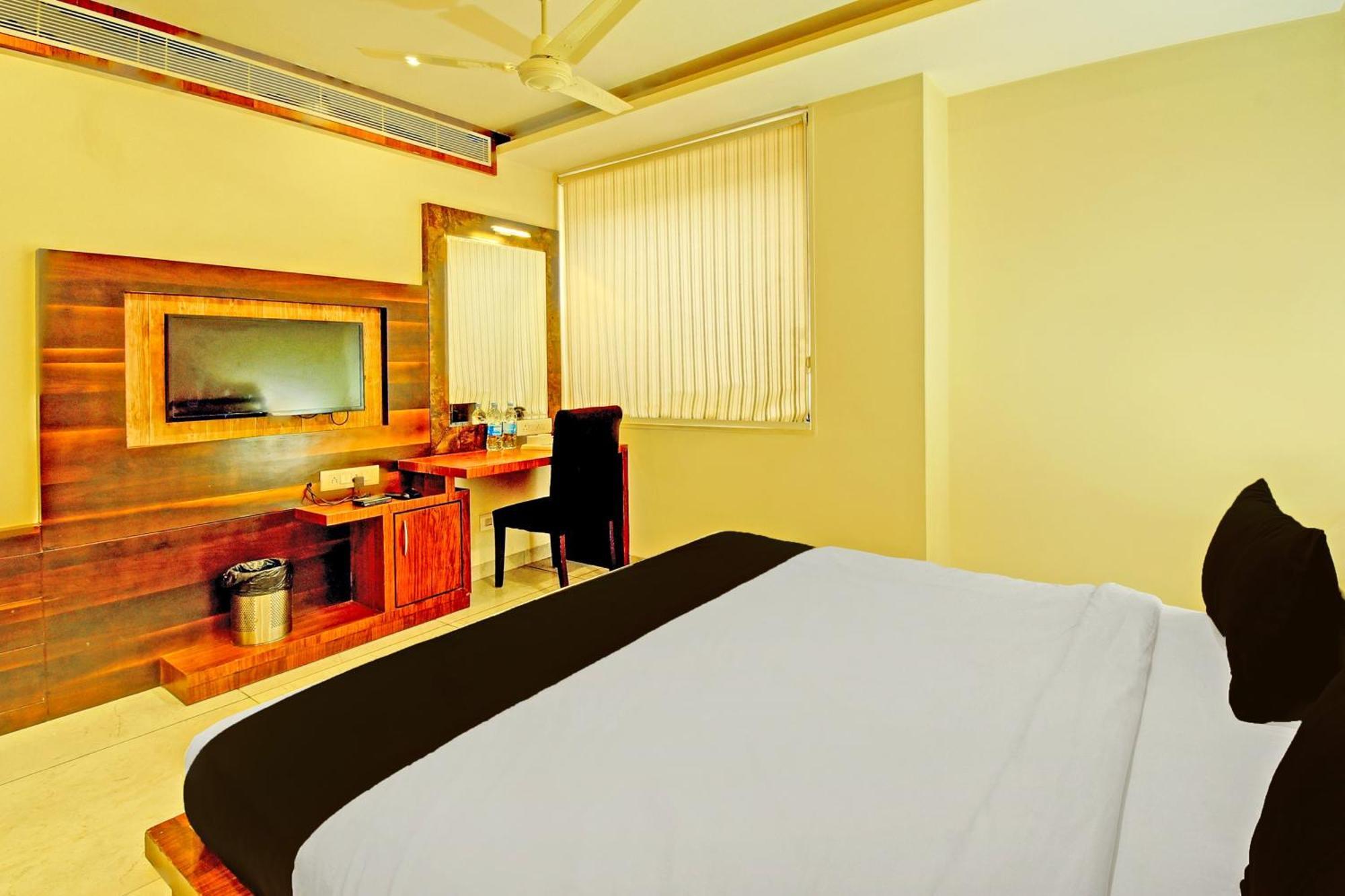 Golden Eagle By Wizowll Group Of And Banquet Hotel