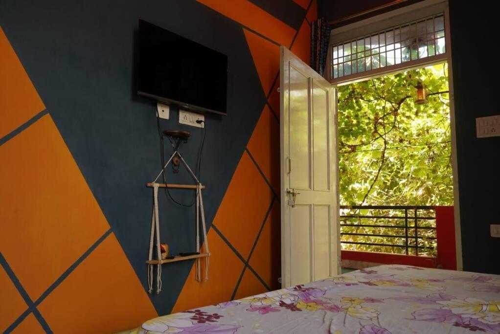 Cinevista 2bhk Aesthetic Flat With Theatre *
