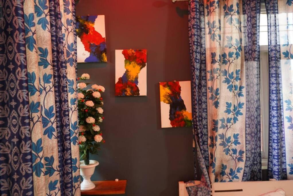 Apartment Cinevista 2bhk Aesthetic Flat With Theatre *