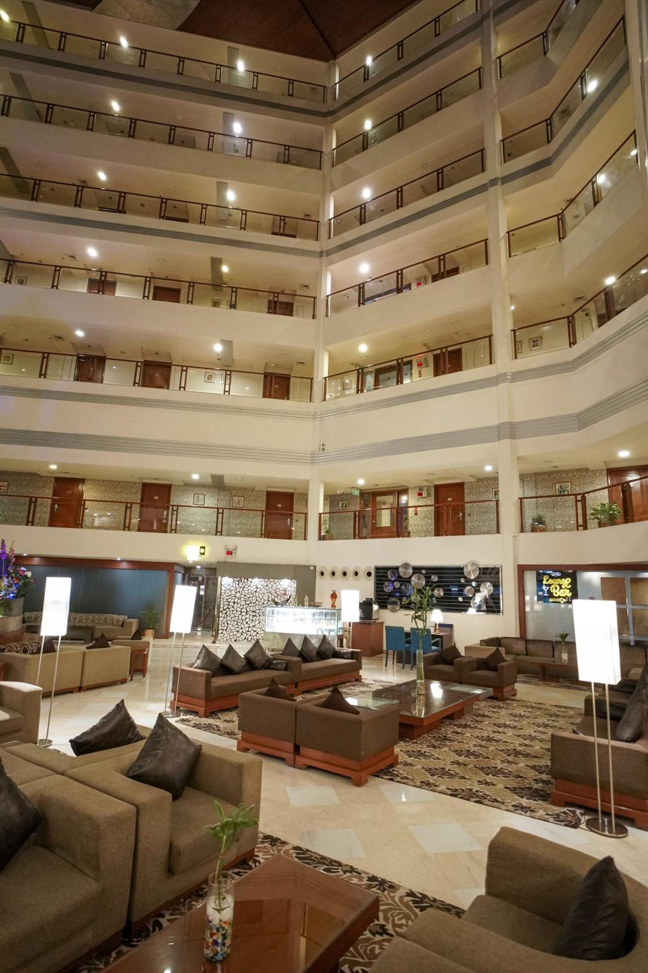 Hotel Clarion Bella Casa At Airport