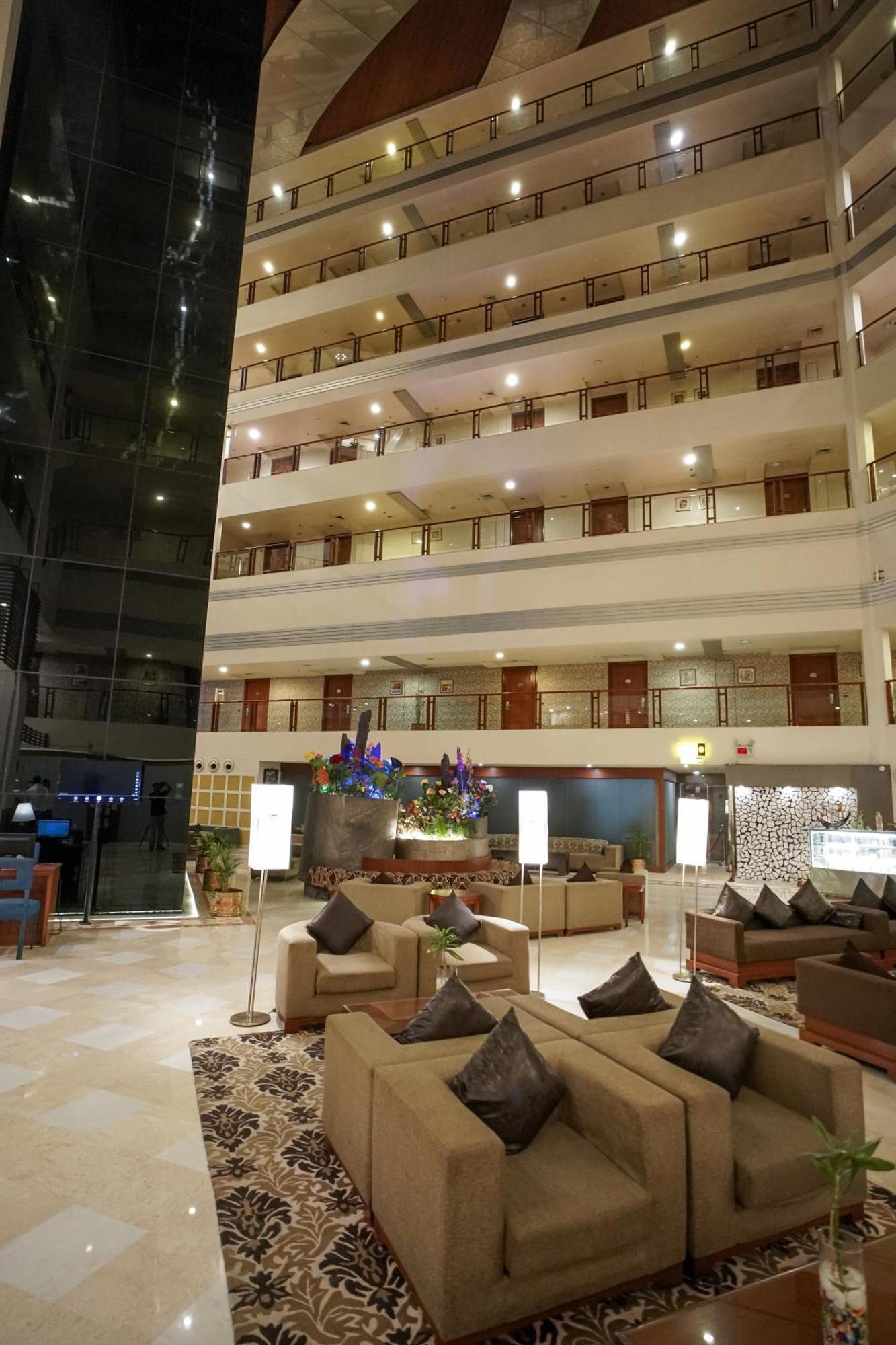 Hotel Clarion Bella Casa At Airport 4*