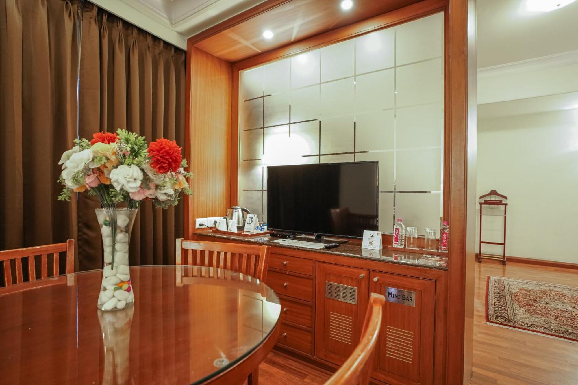 Clarion Bella Casa At Airport Hotel