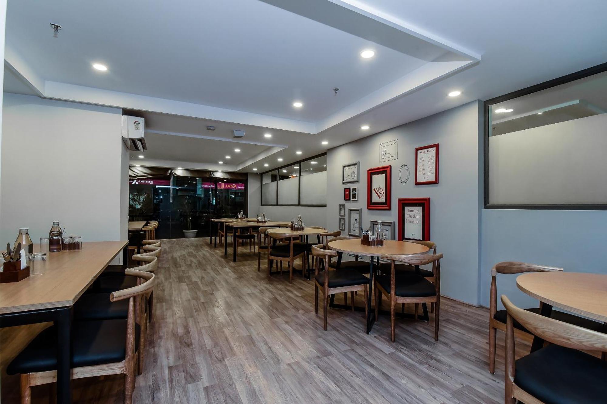 Hotel Townhouse C Scheme Ahinsa Circle 4*