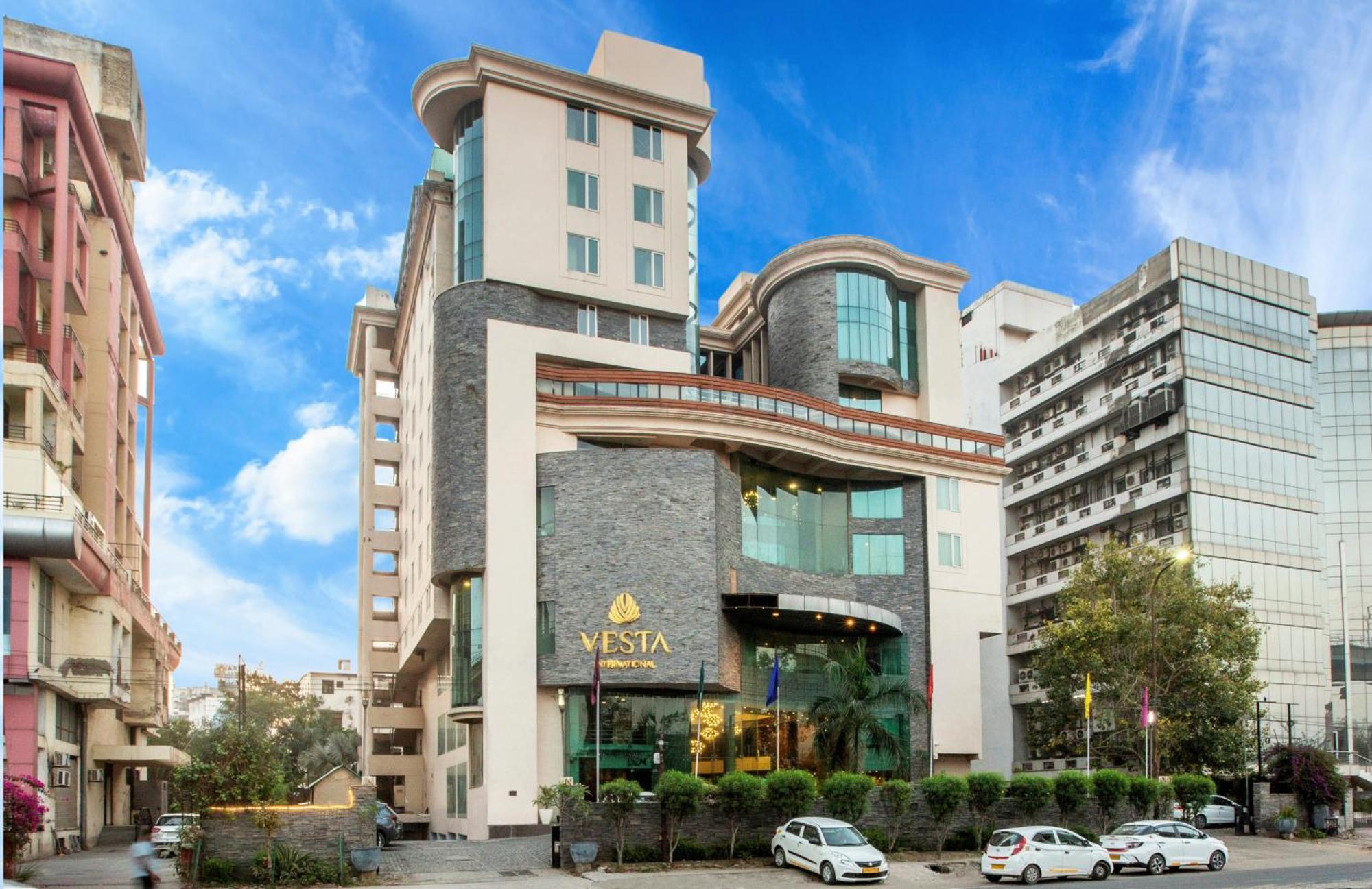 Vesta International 4*