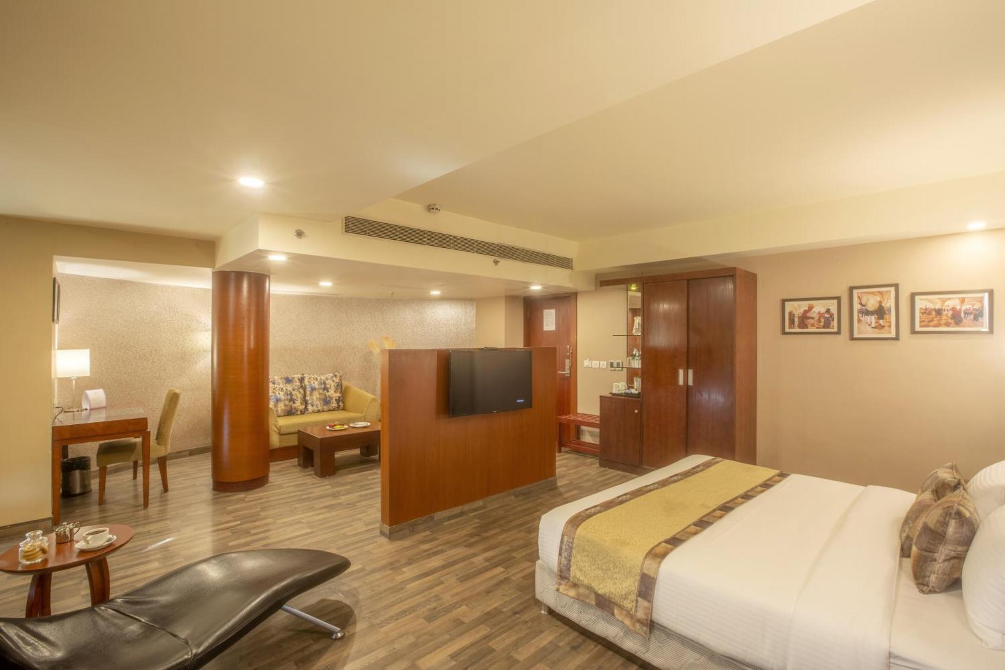 Vesta International Hotel 4*