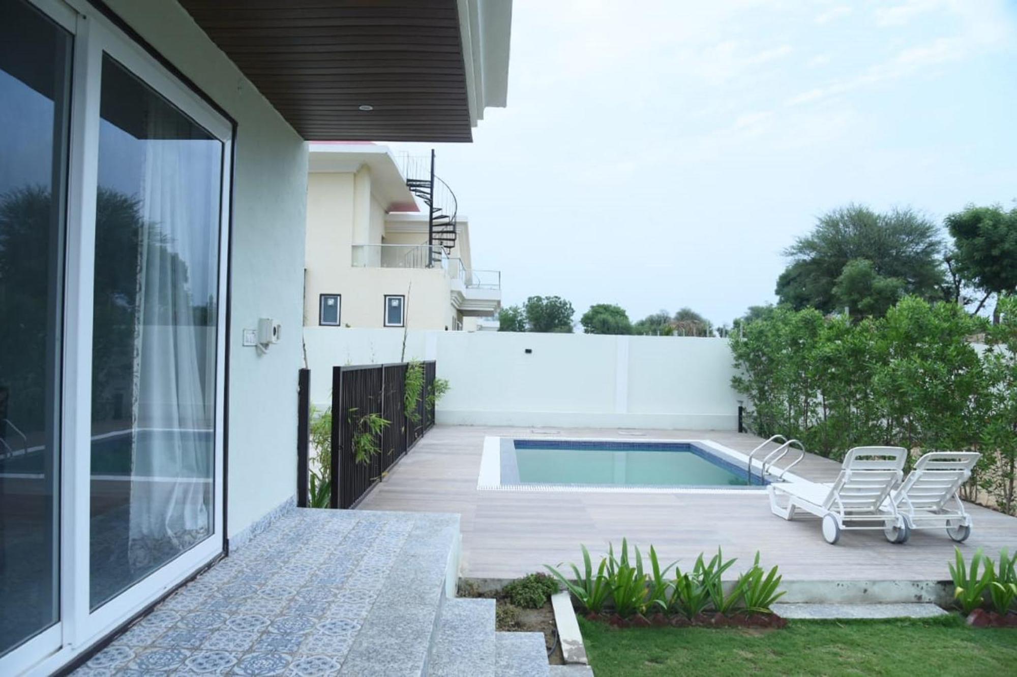 Raj Farms Luxury And Private Pool Near Kukus Villa *